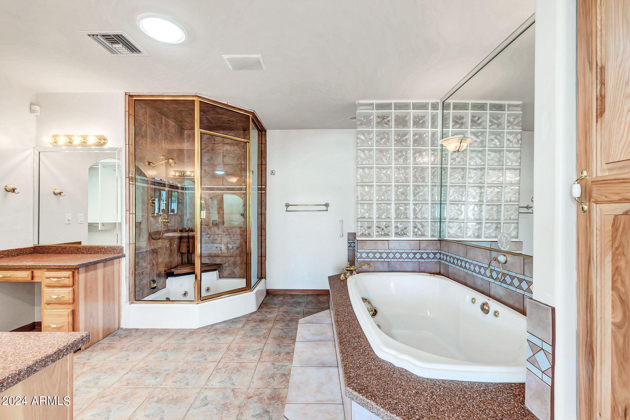 102 N 67TH Avenue