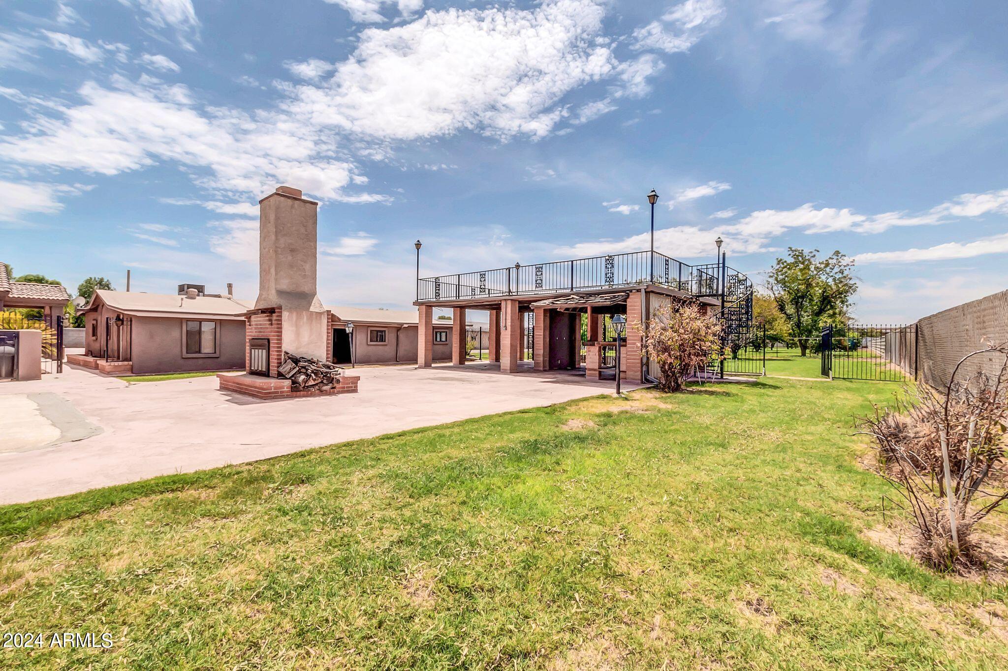 102 N 67TH Avenue
