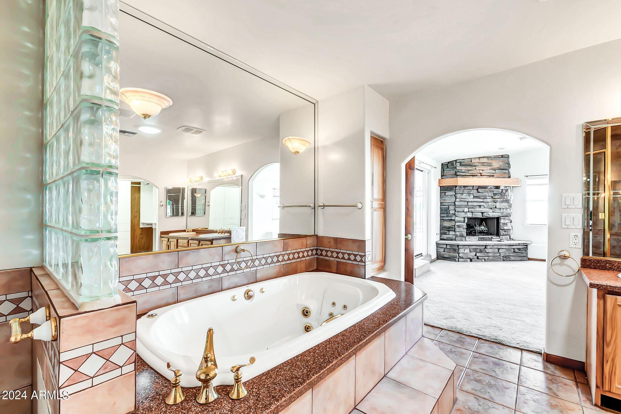102 N 67TH Avenue