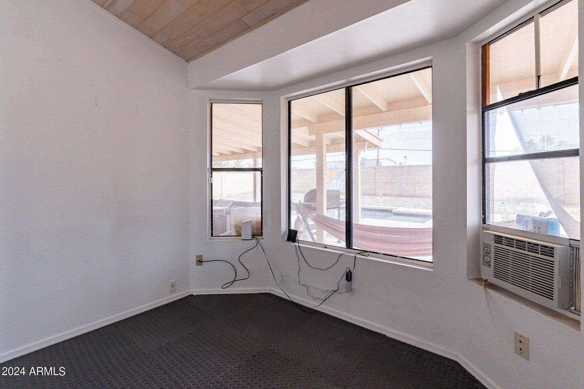 4001 W WOODRIDGE Drive
