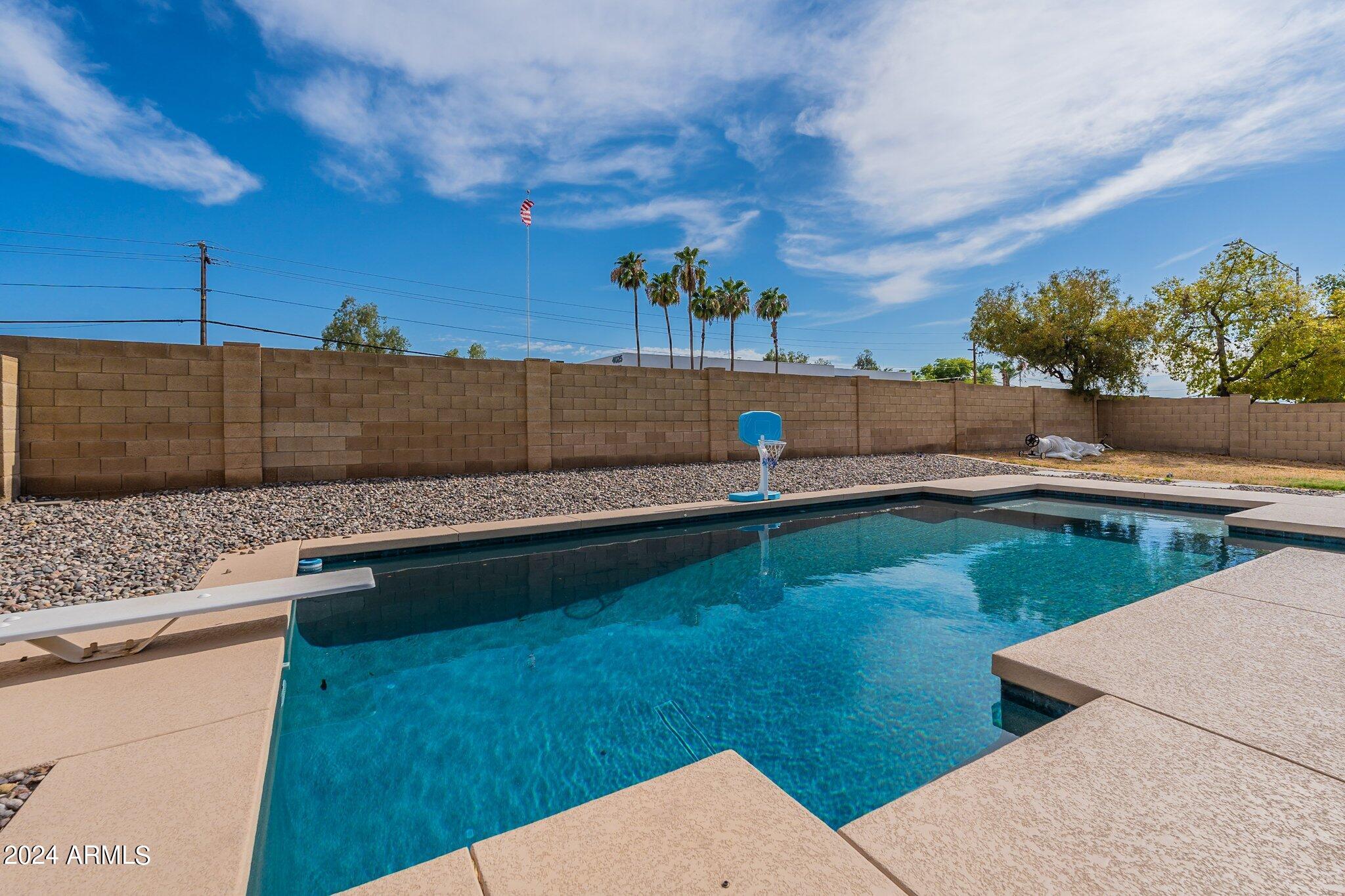 4001 W WOODRIDGE Drive