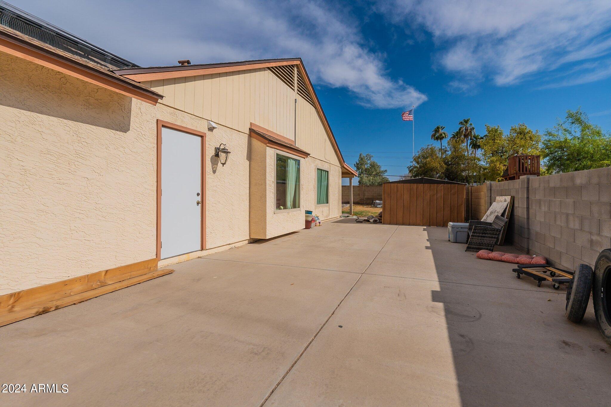 4001 W WOODRIDGE Drive