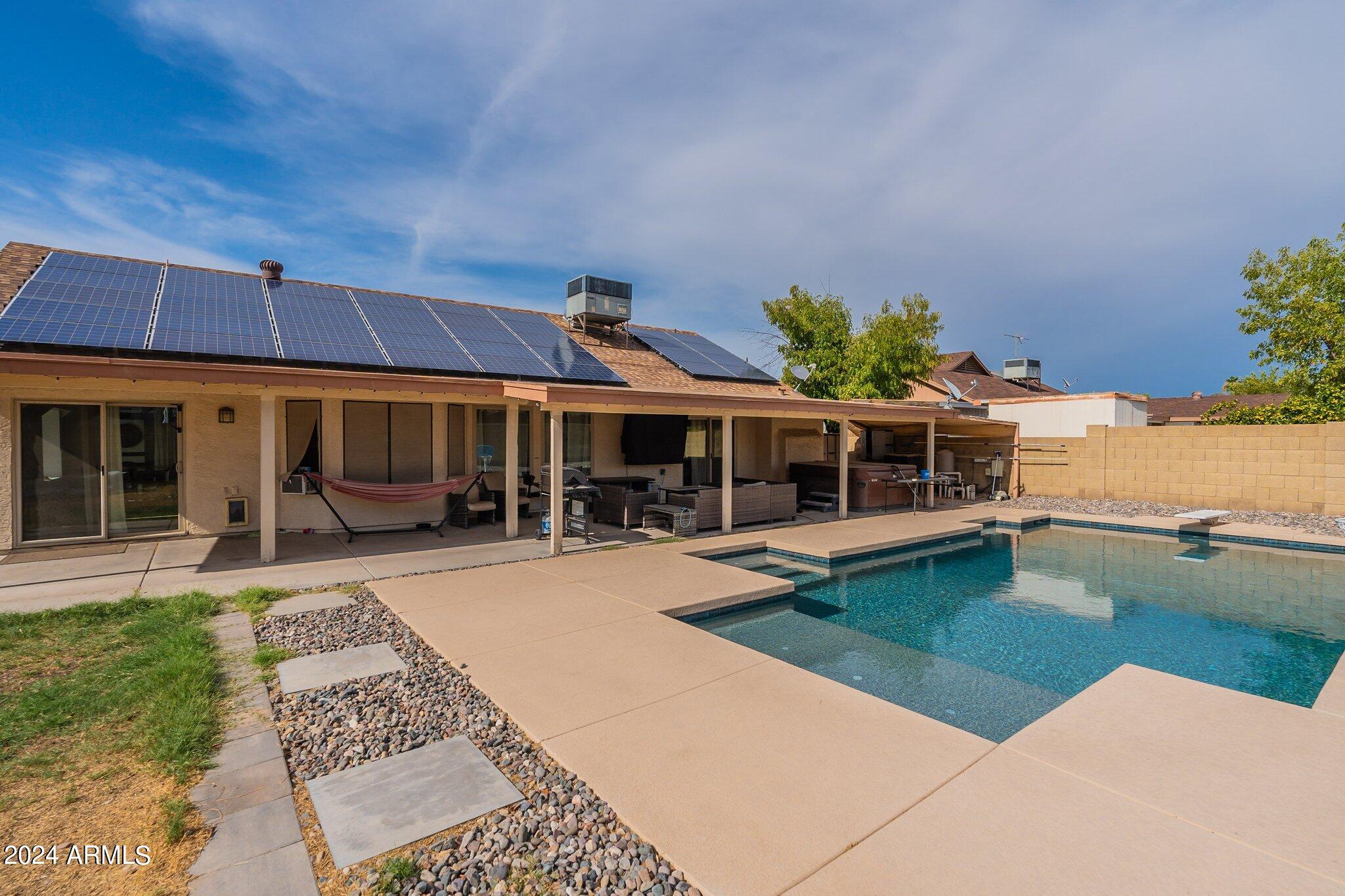 4001 W WOODRIDGE Drive