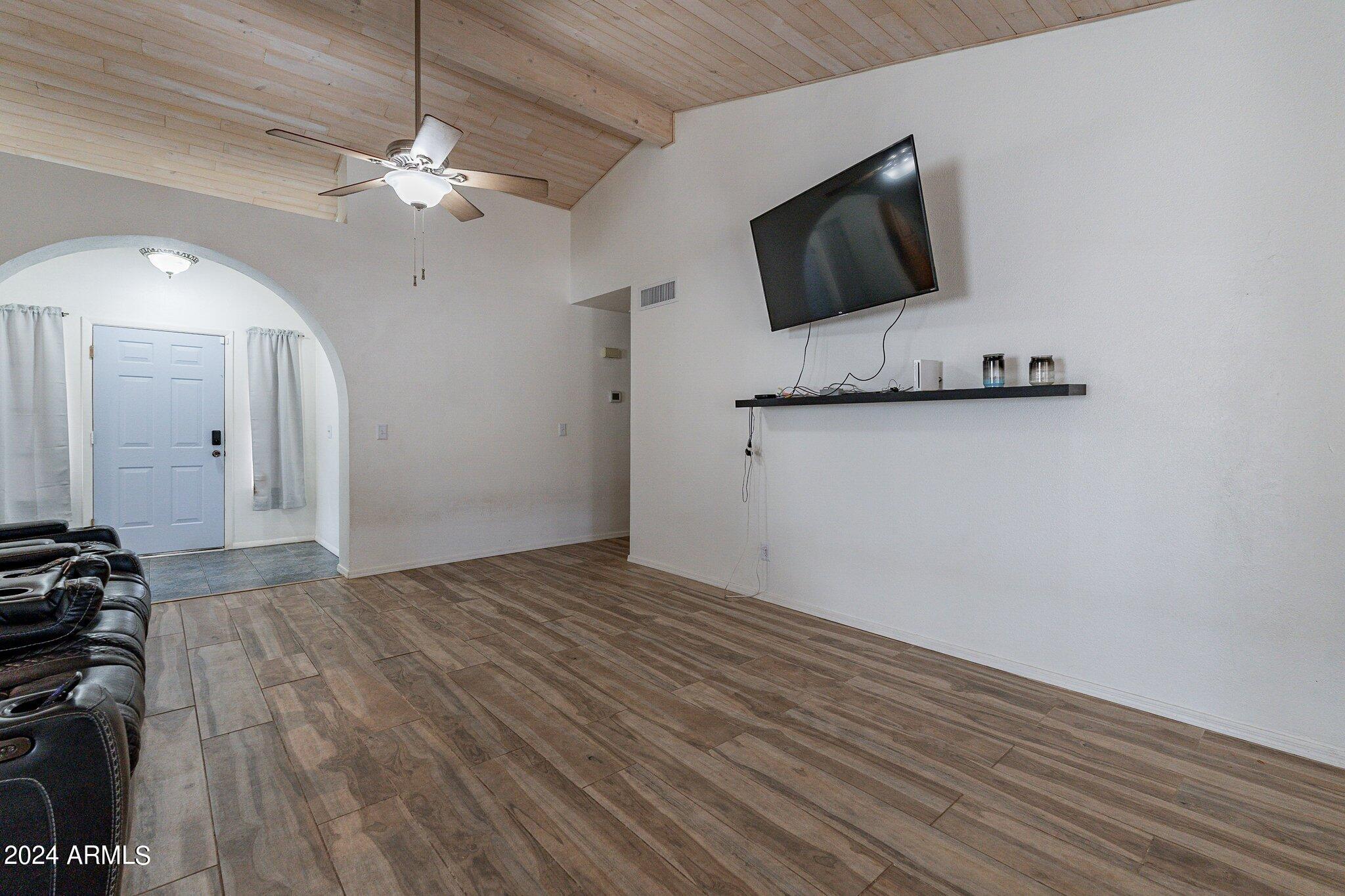 4001 W WOODRIDGE Drive