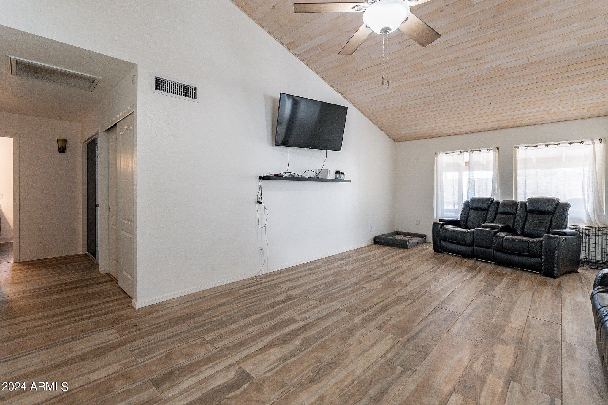 4001 W WOODRIDGE Drive