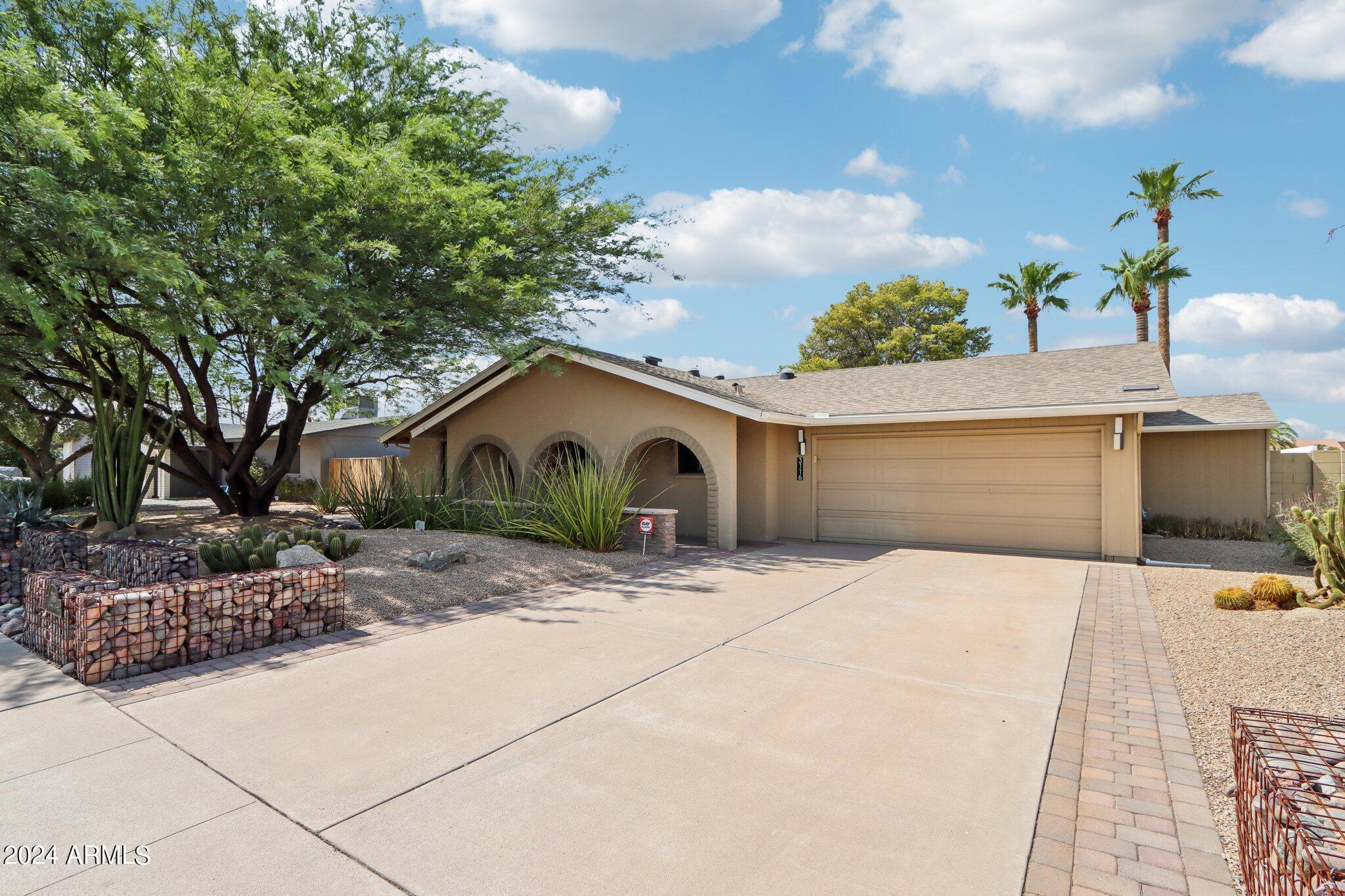 3116 E SIERRA Street