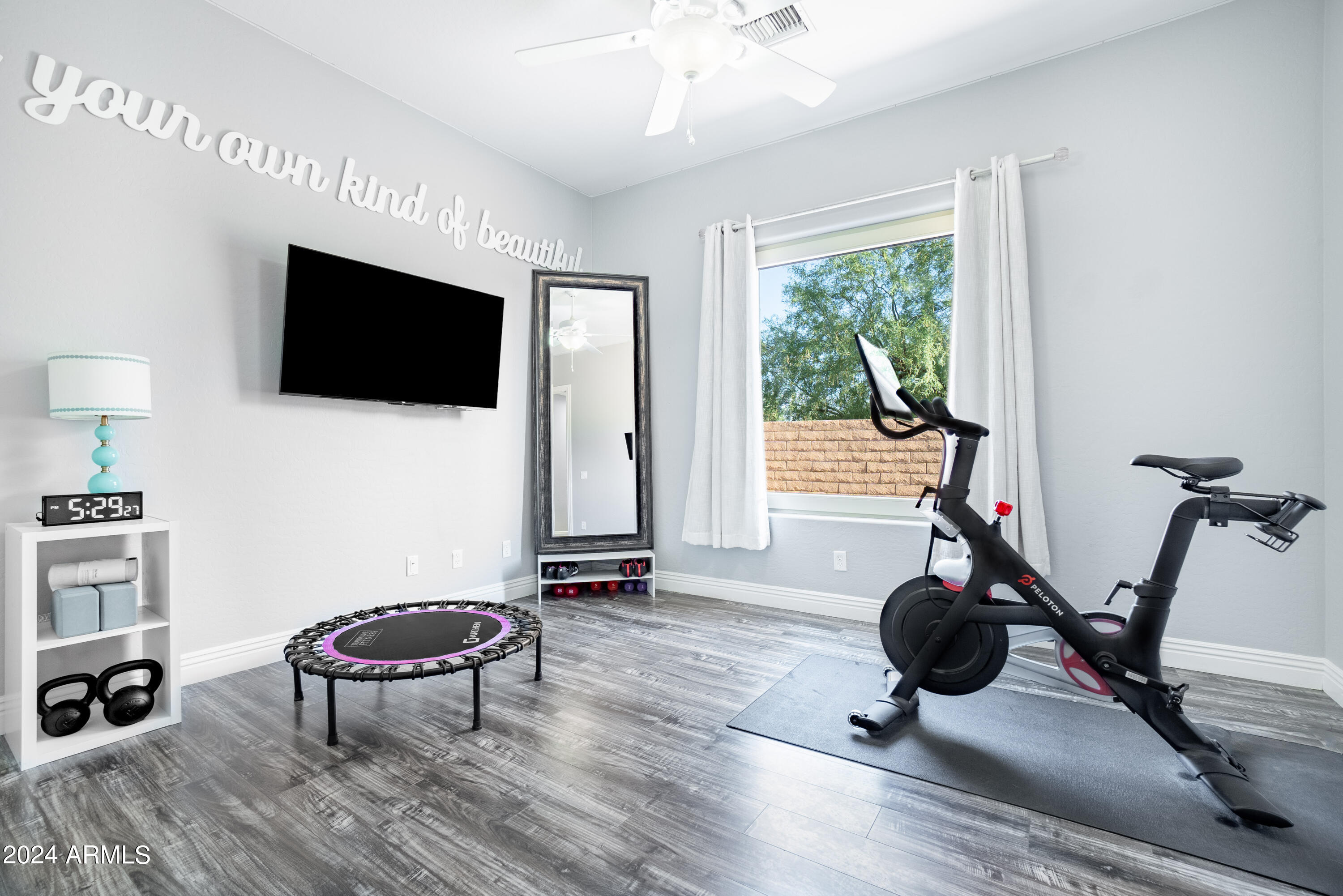 5216 E BARWICK Drive