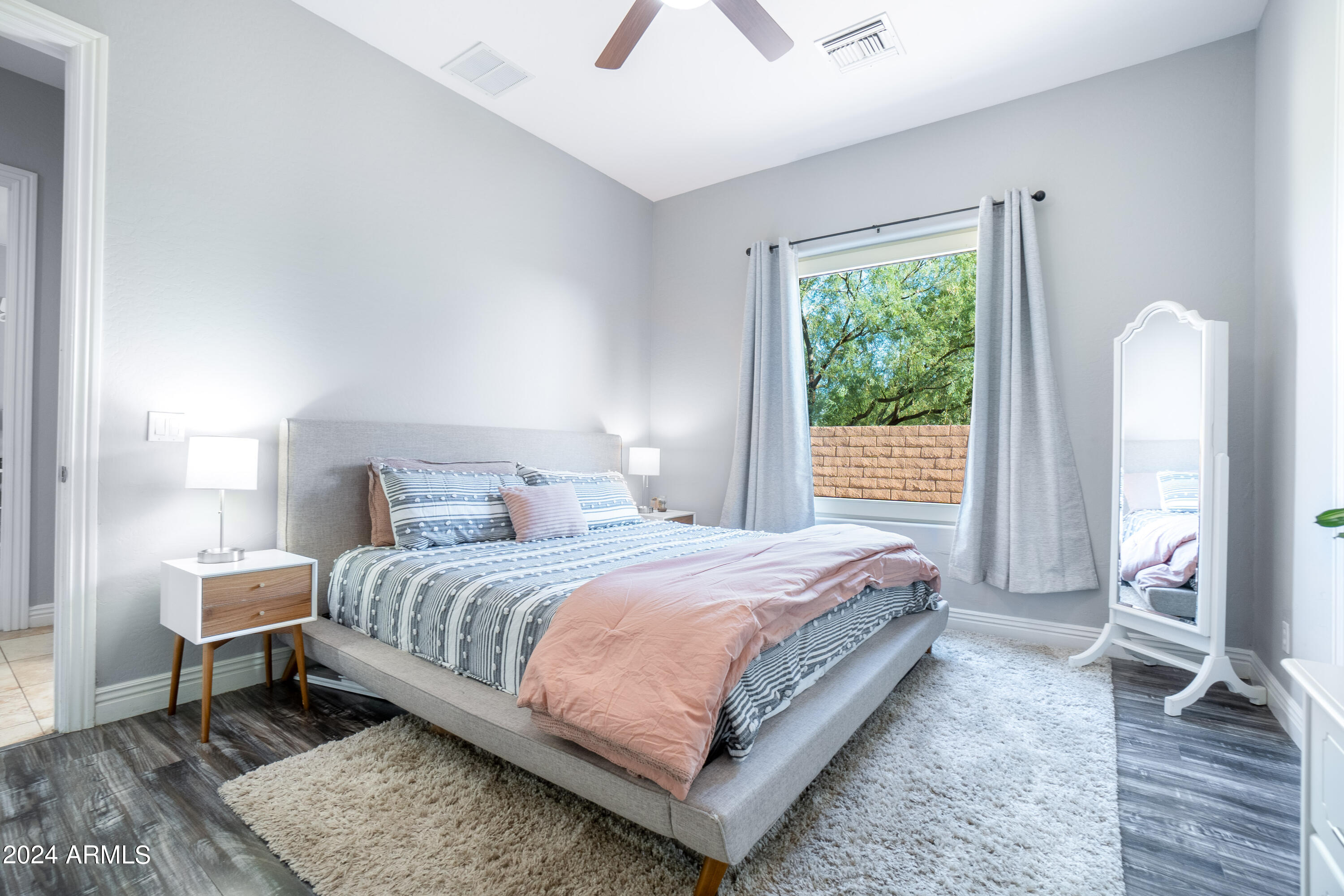 5216 E BARWICK Drive