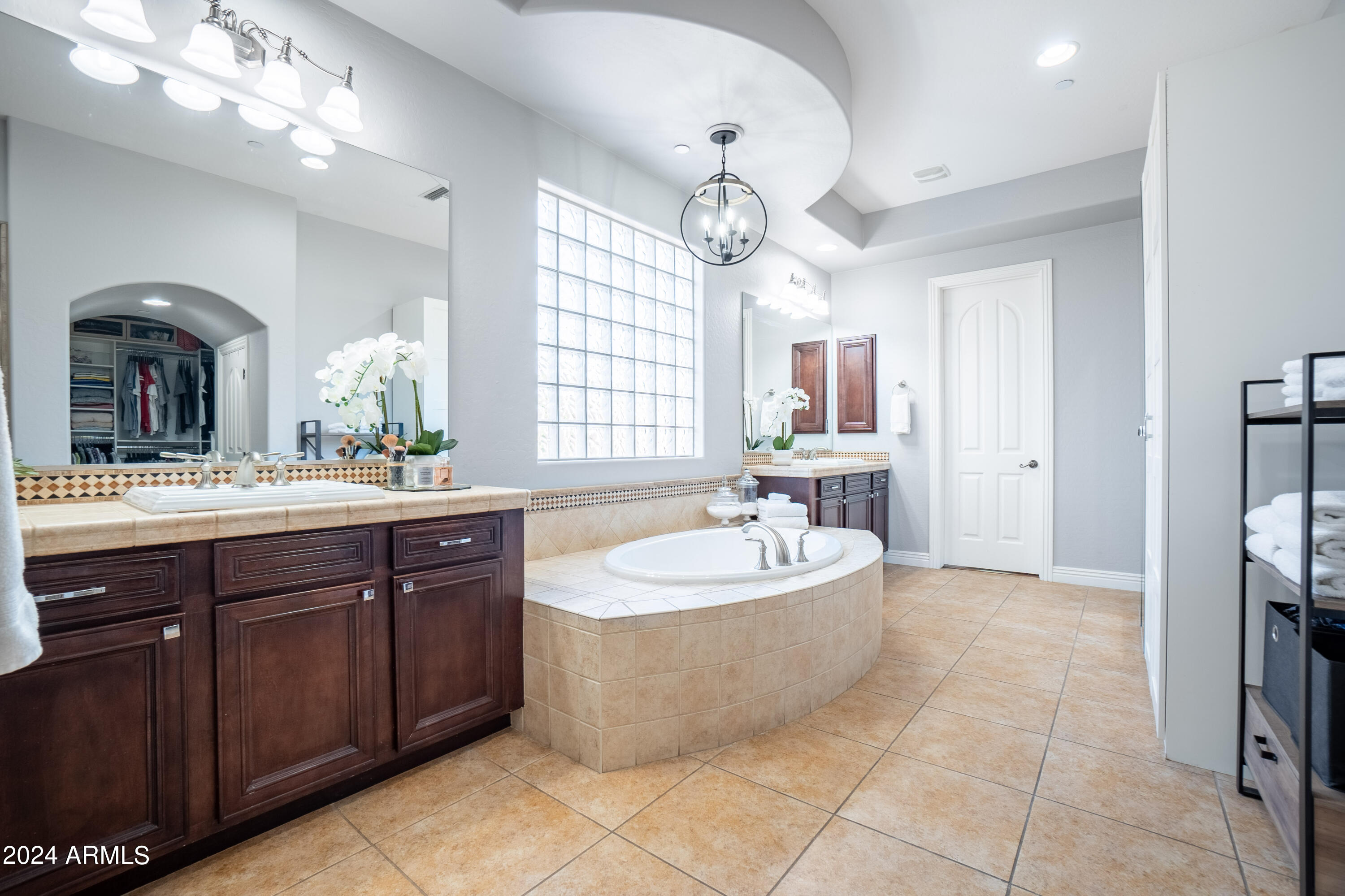 5216 E BARWICK Drive