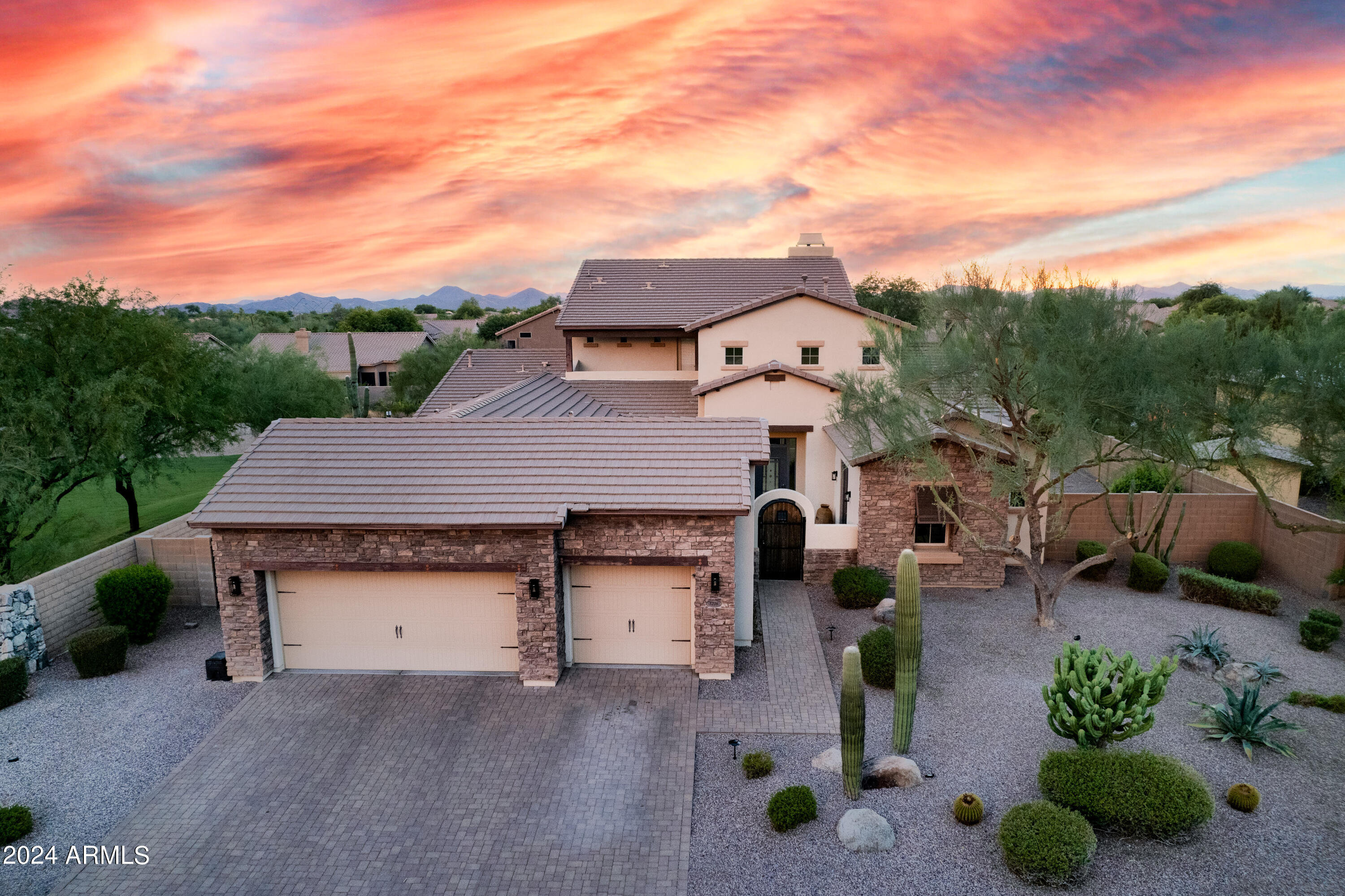 5216 E BARWICK Drive