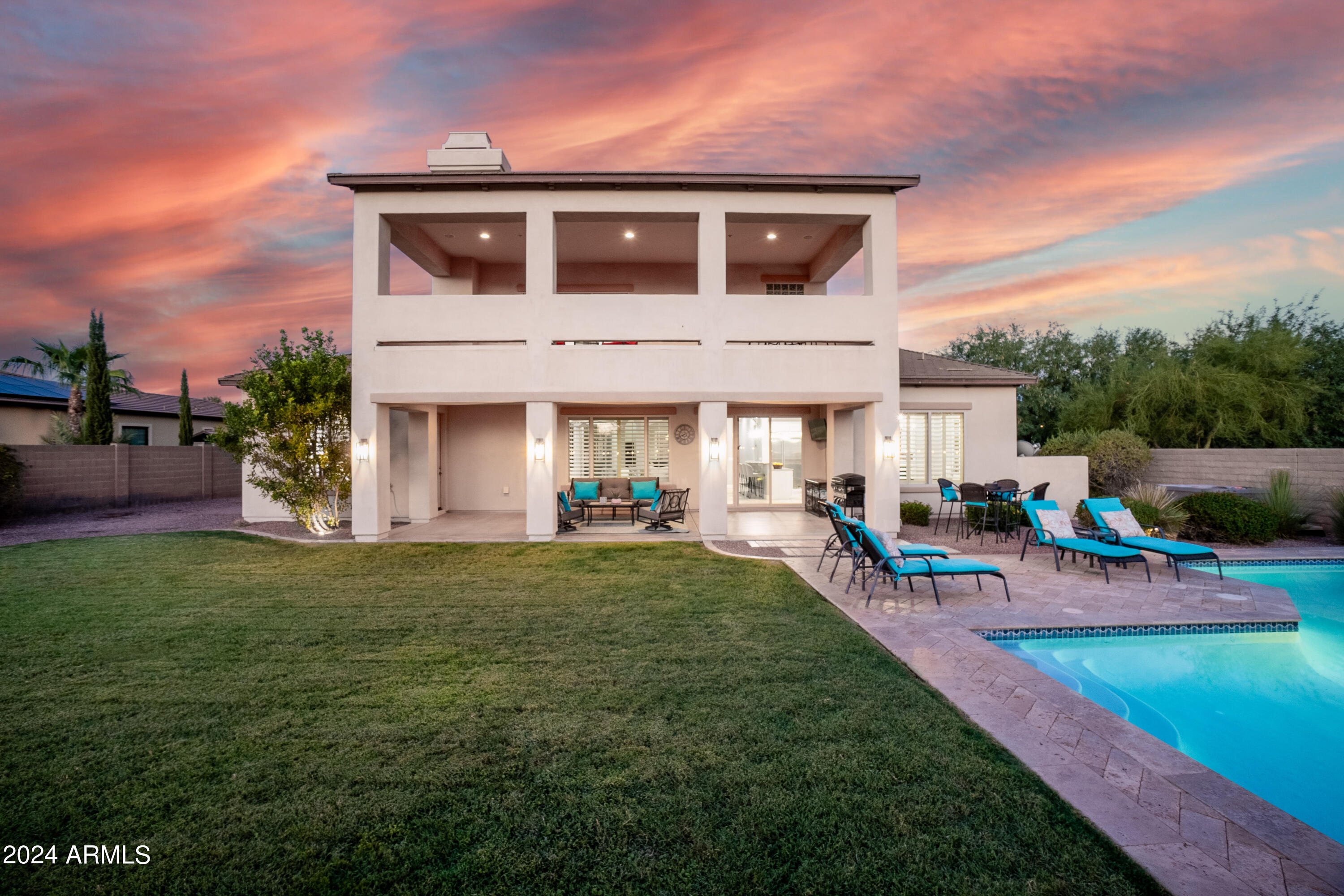 5216 E BARWICK Drive