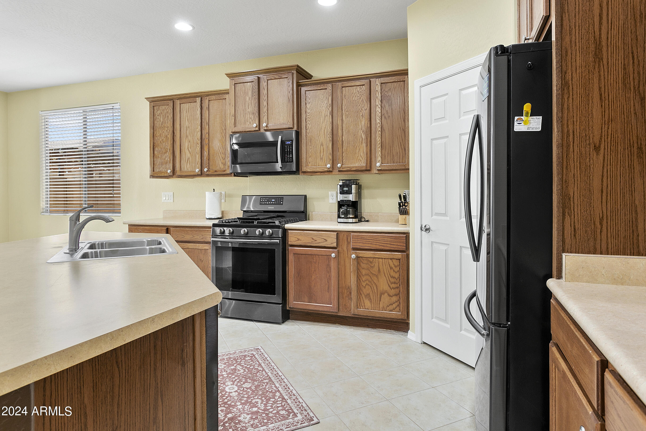 16571 W SHERMAN Street