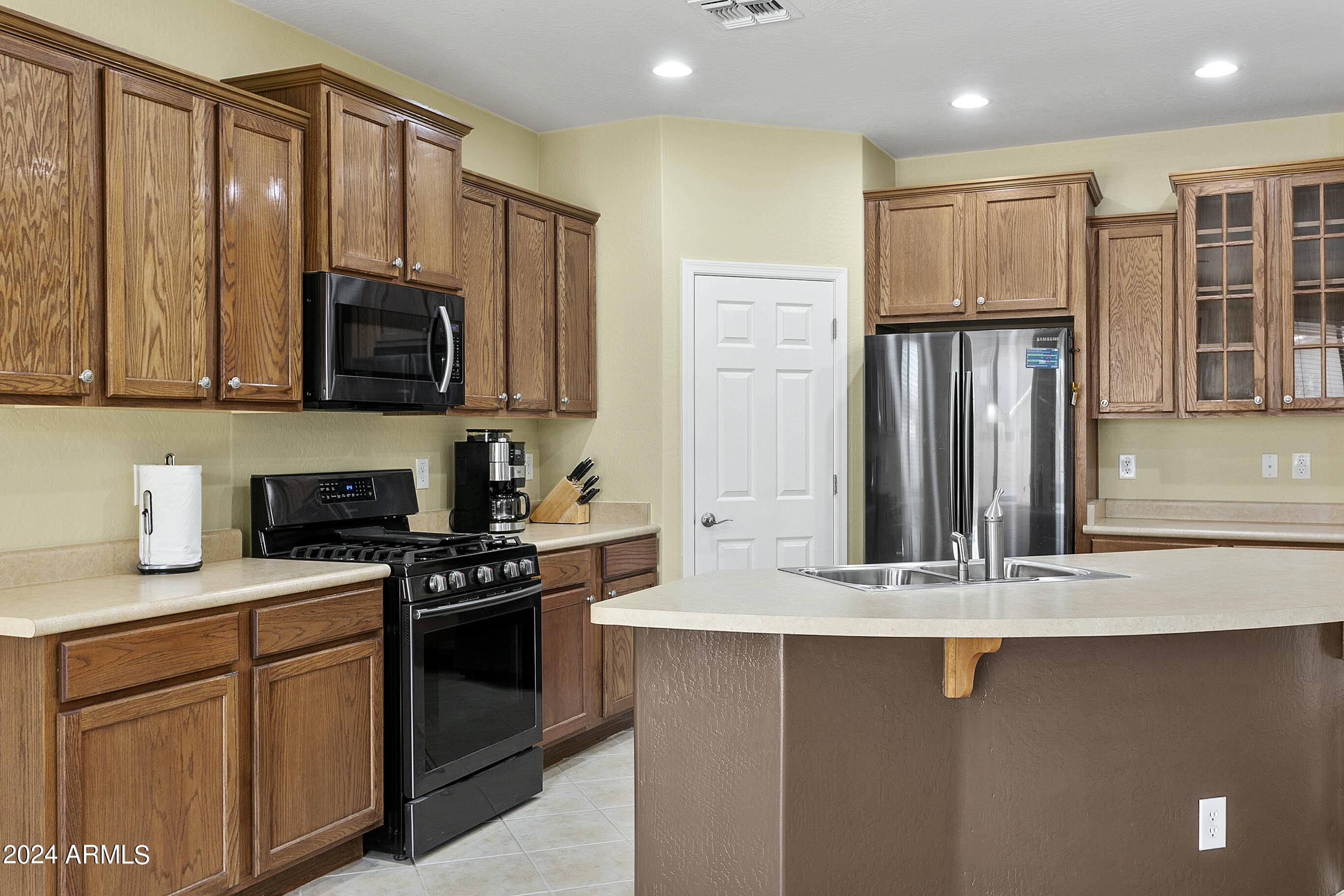 16571 W SHERMAN Street