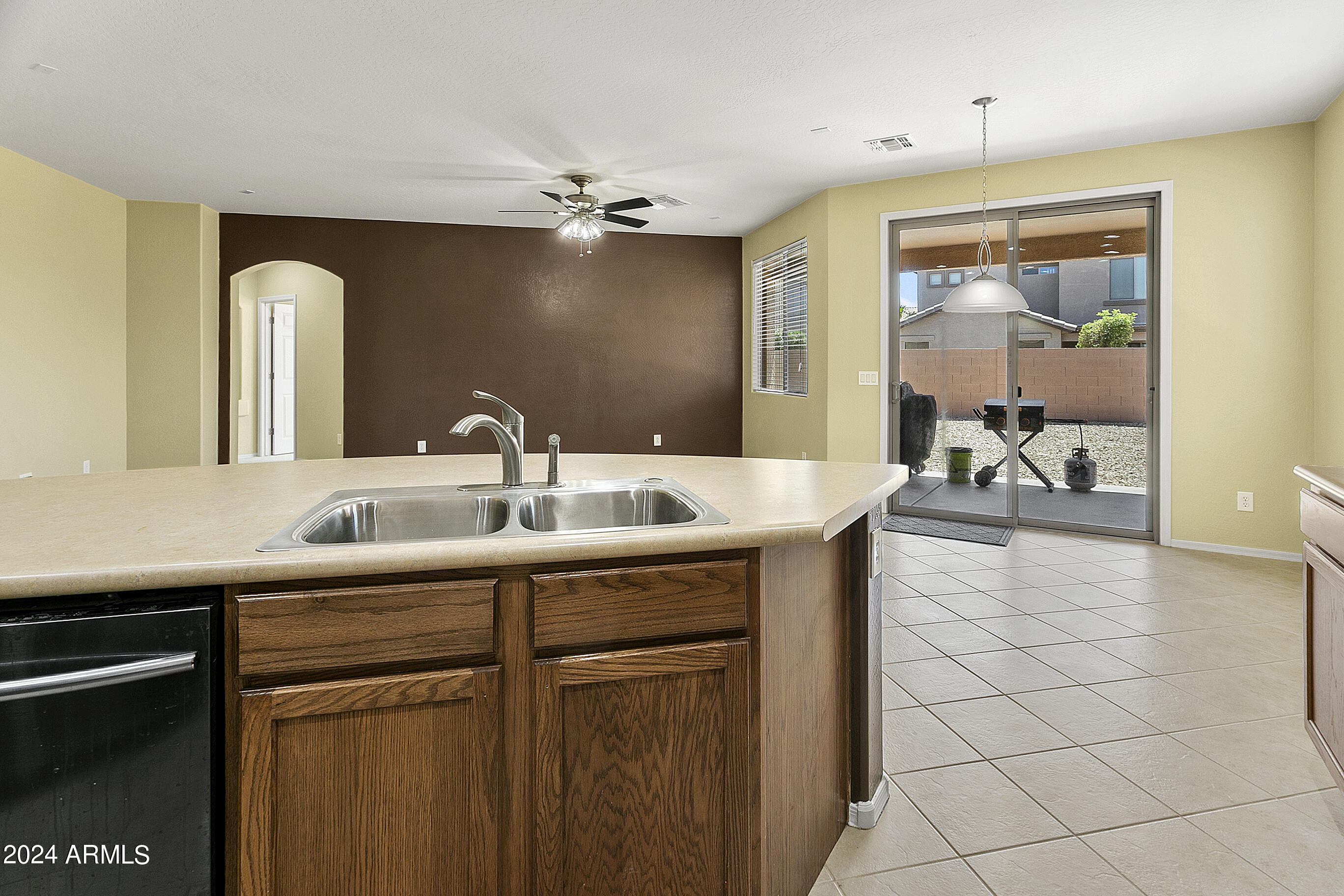 16571 W SHERMAN Street