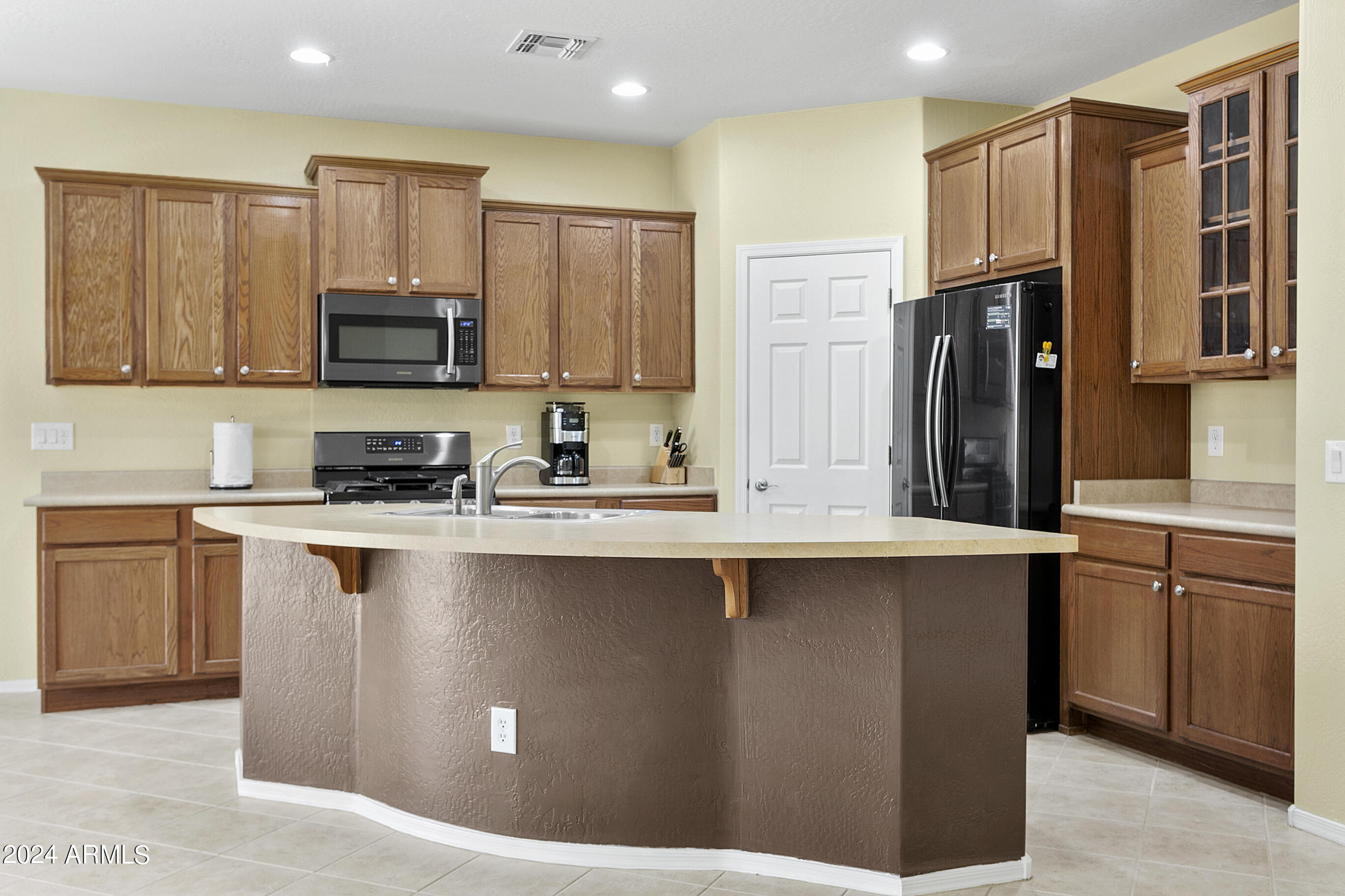 16571 W SHERMAN Street