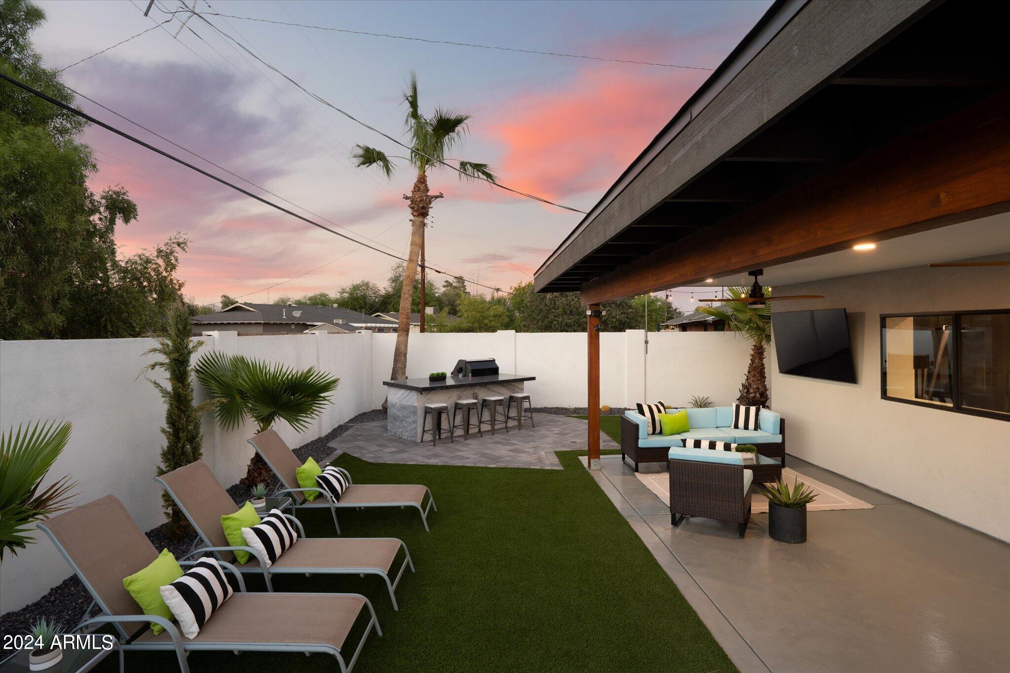 8714 E RANCHO VISTA Drive