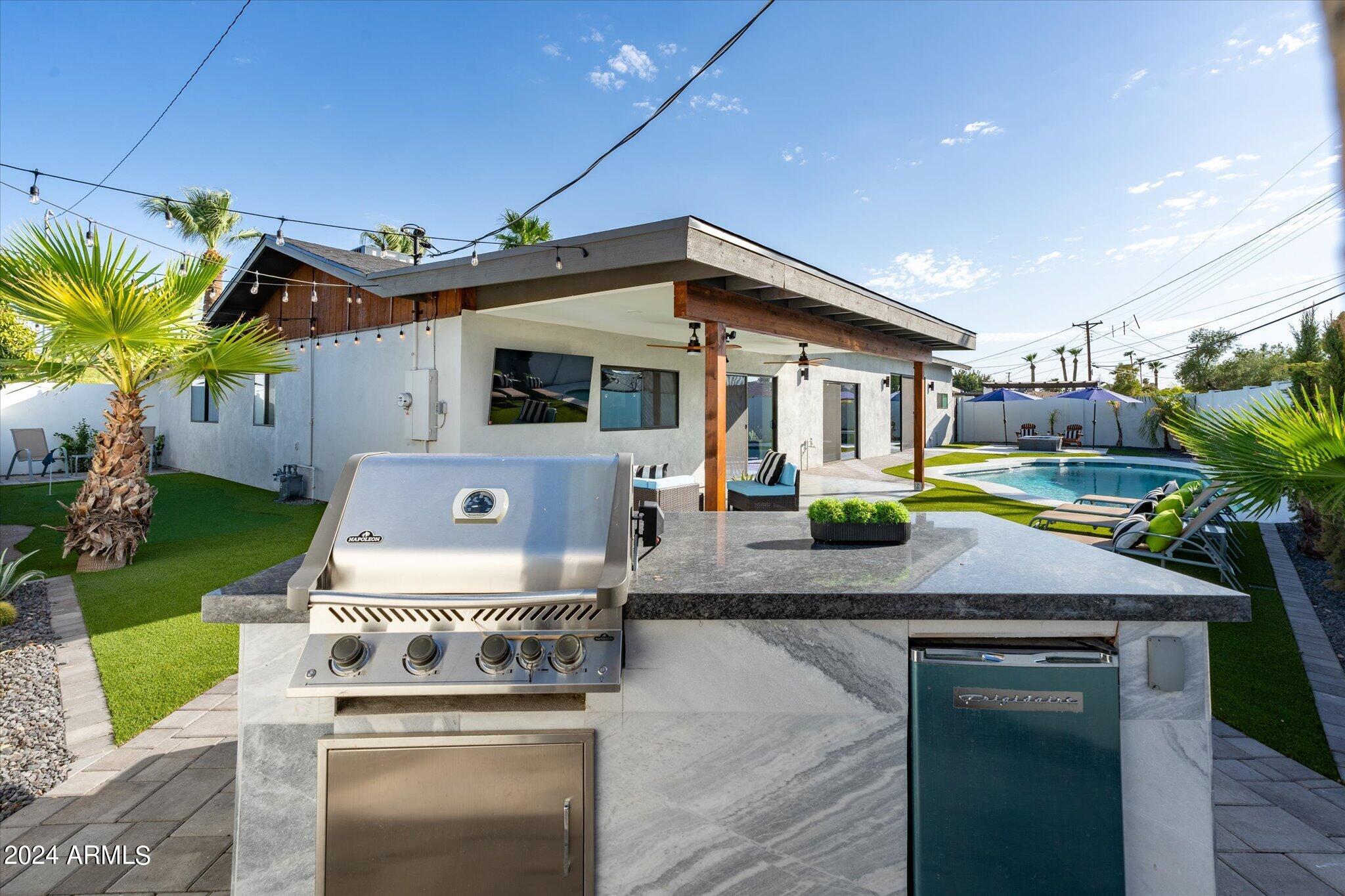 8714 E RANCHO VISTA Drive