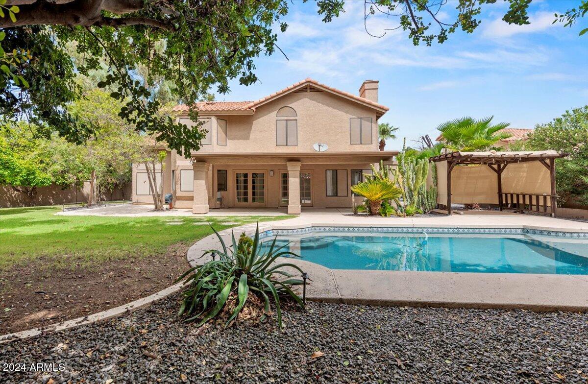 305 E VERA Lane