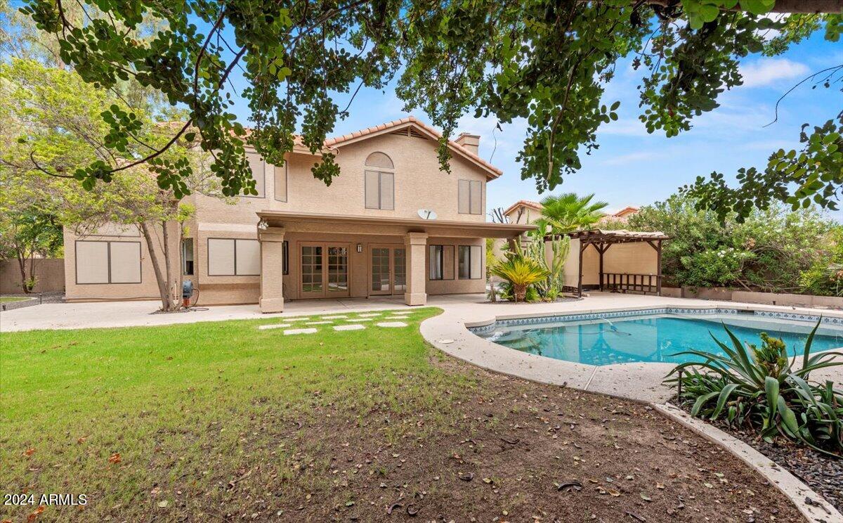 305 E VERA Lane