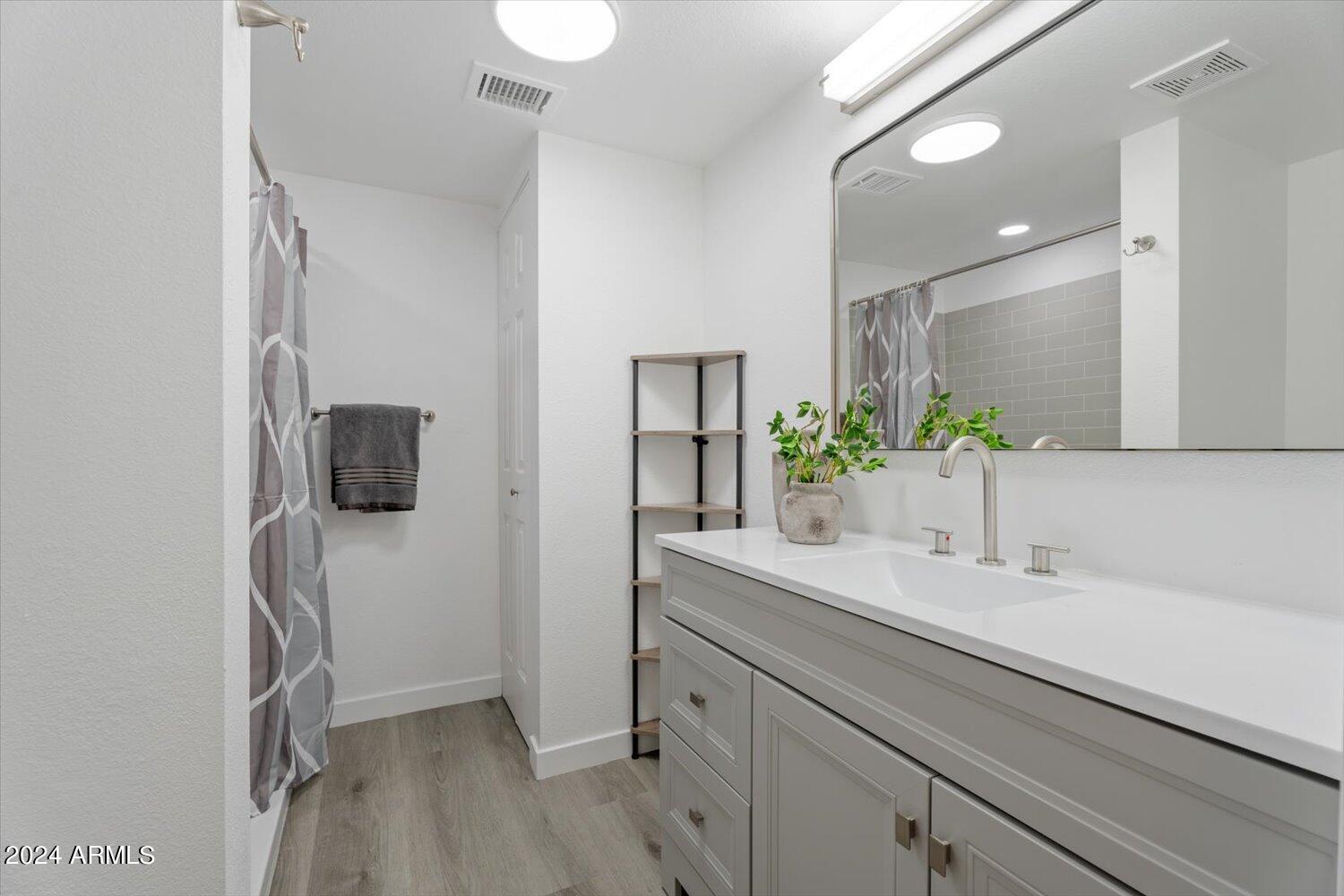 1125 W PASADENA Avenue 2