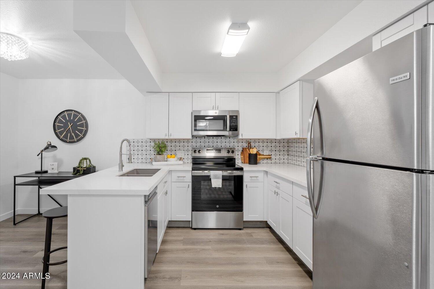 1125 W PASADENA Avenue 2