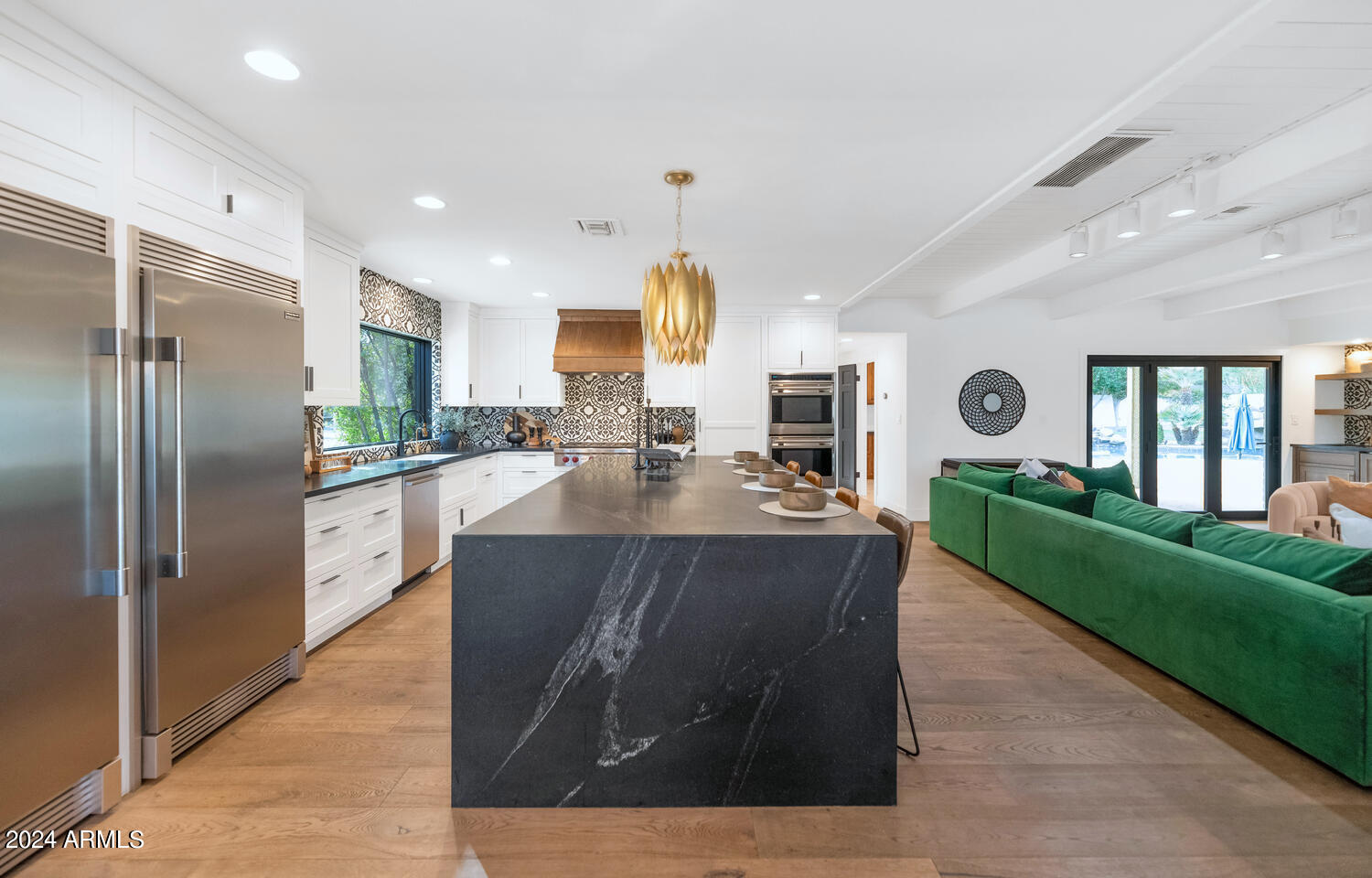 5409 E MCDONALD Drive