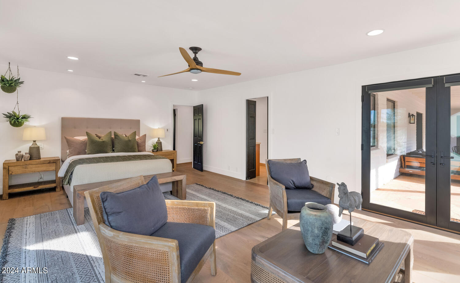 5409 E MCDONALD Drive