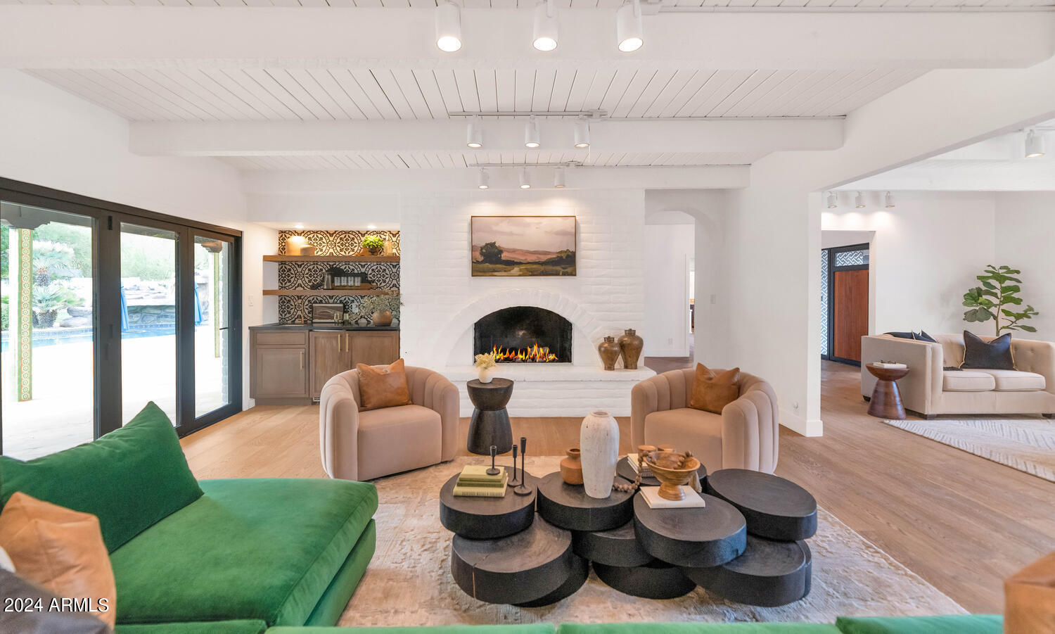 5409 E MCDONALD Drive