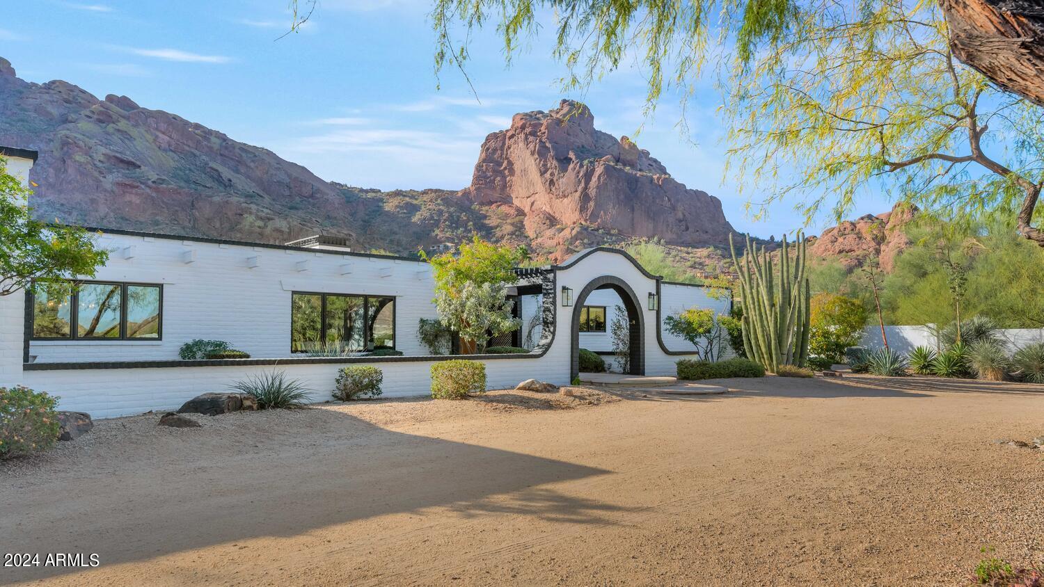 5409 E MCDONALD Drive