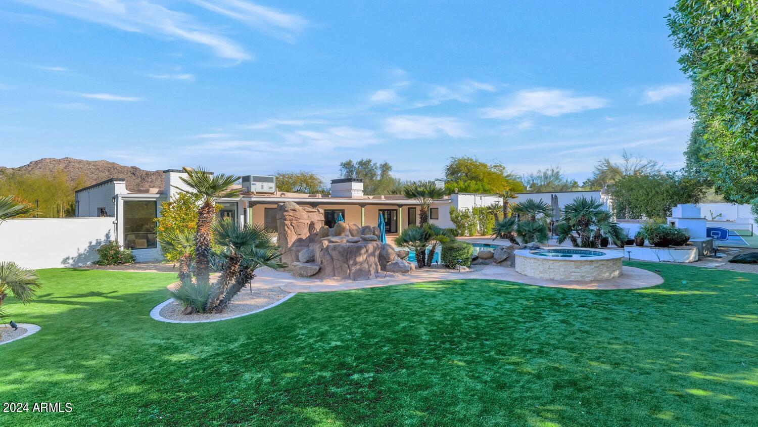 5409 E MCDONALD Drive