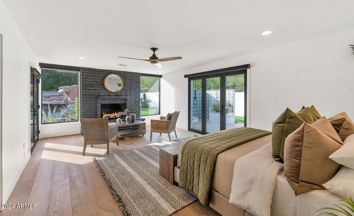 5409 E MCDONALD Drive