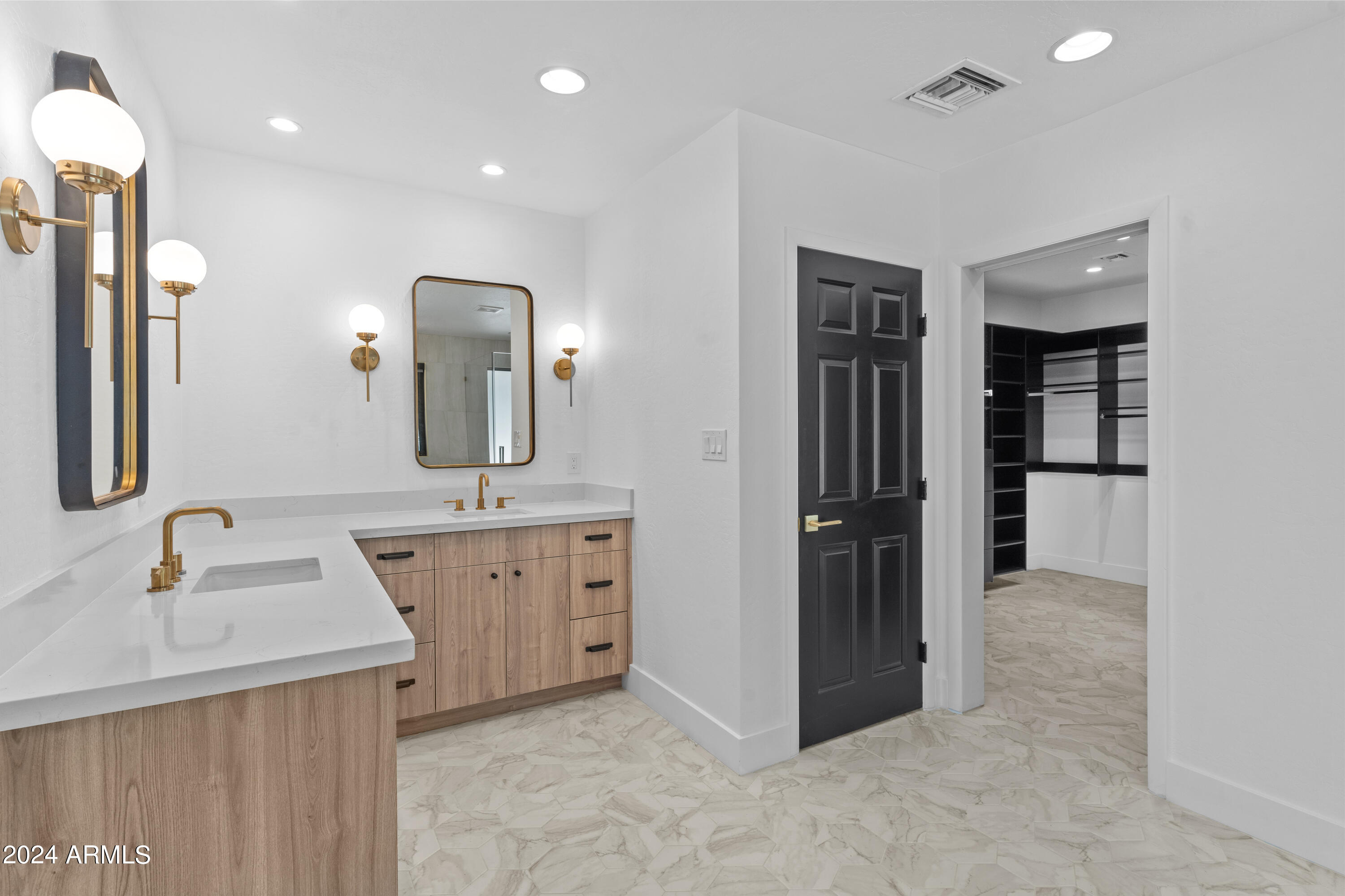 5409 E MCDONALD Drive