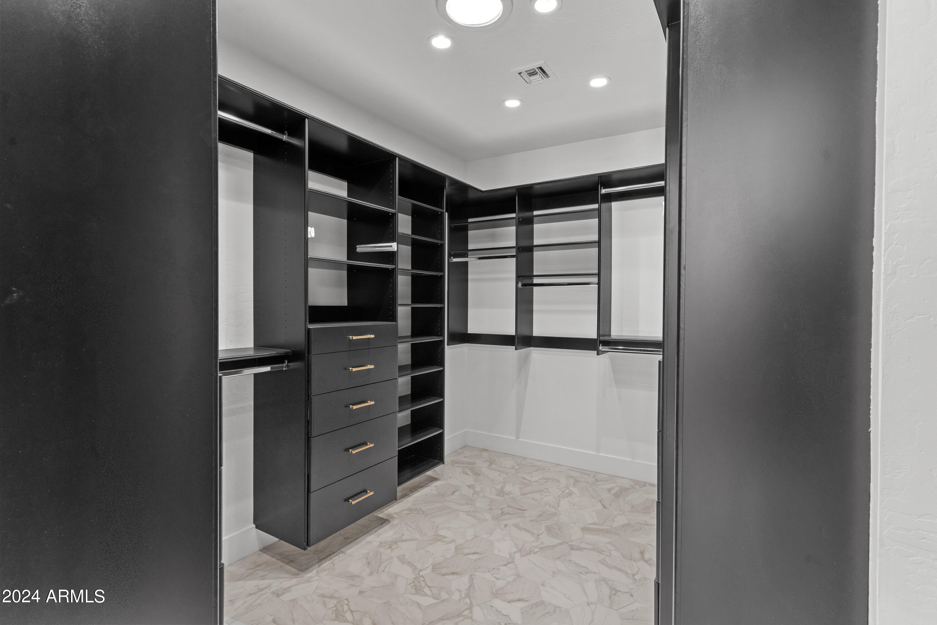 5409 E MCDONALD Drive