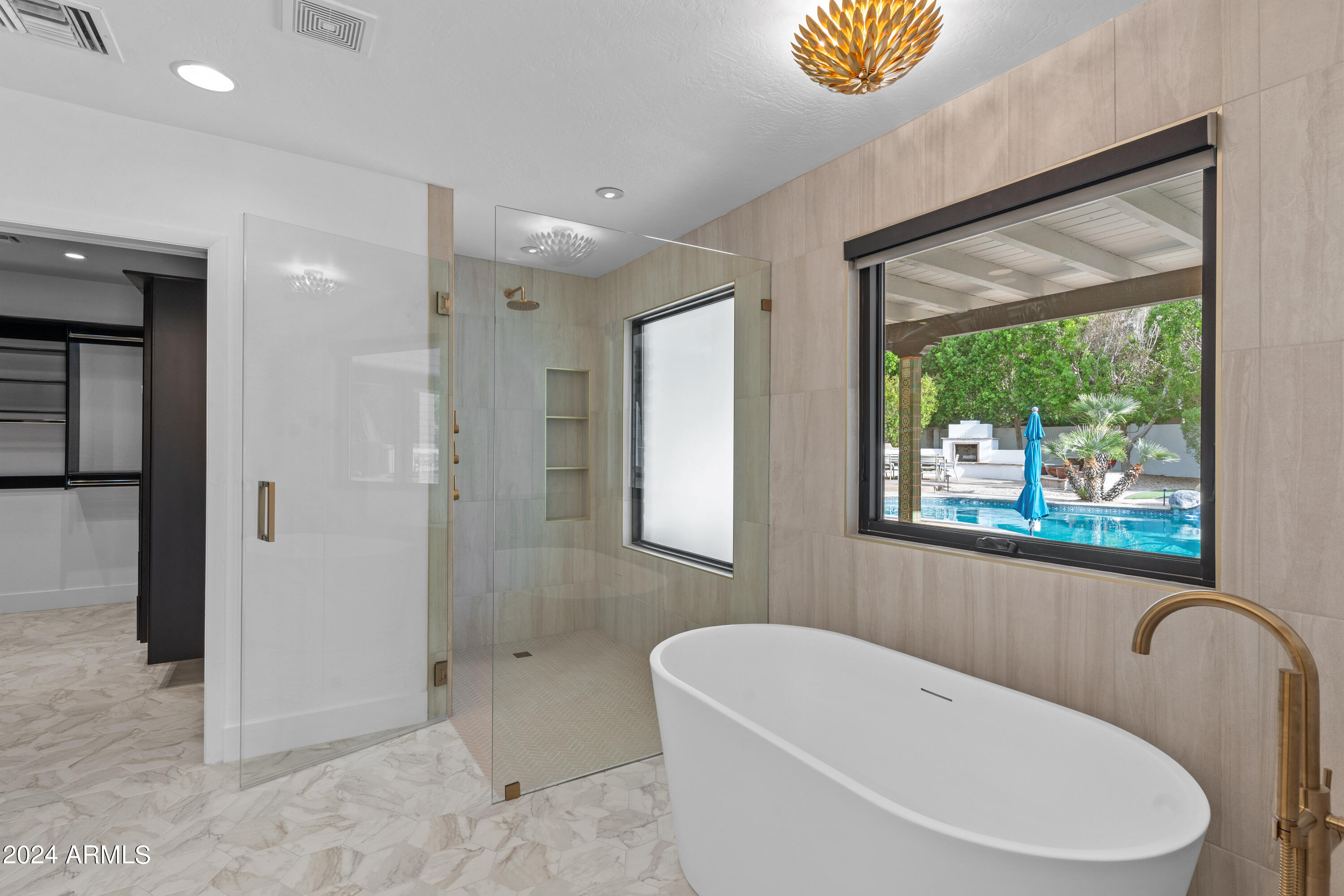 5409 E MCDONALD Drive