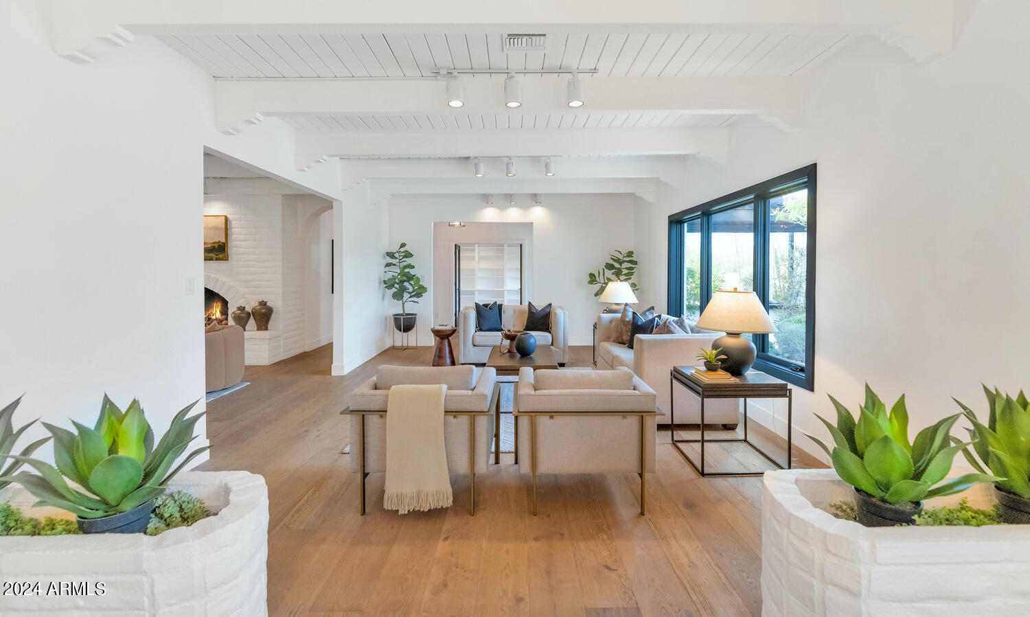 5409 E MCDONALD Drive