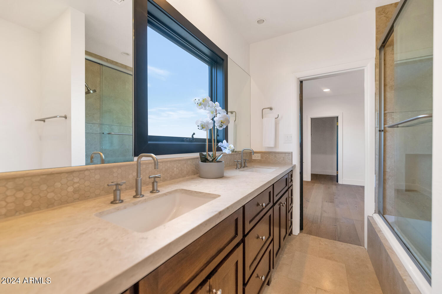 5409 E MCDONALD Drive