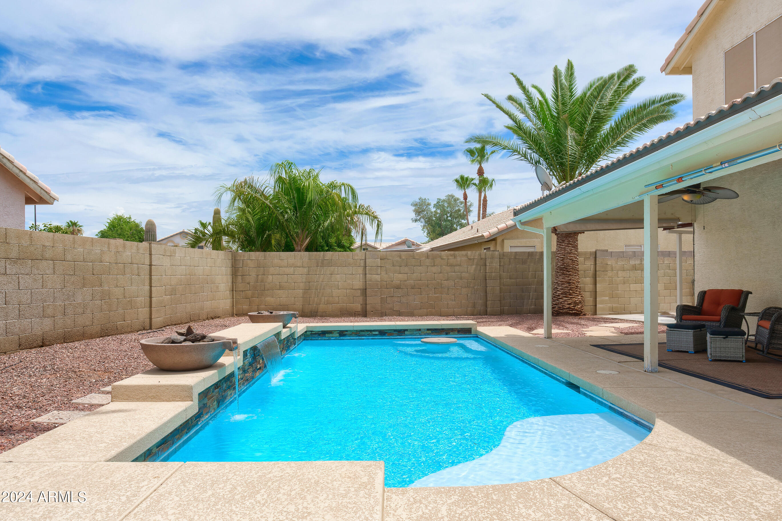 1120 E ARTESIAN Way