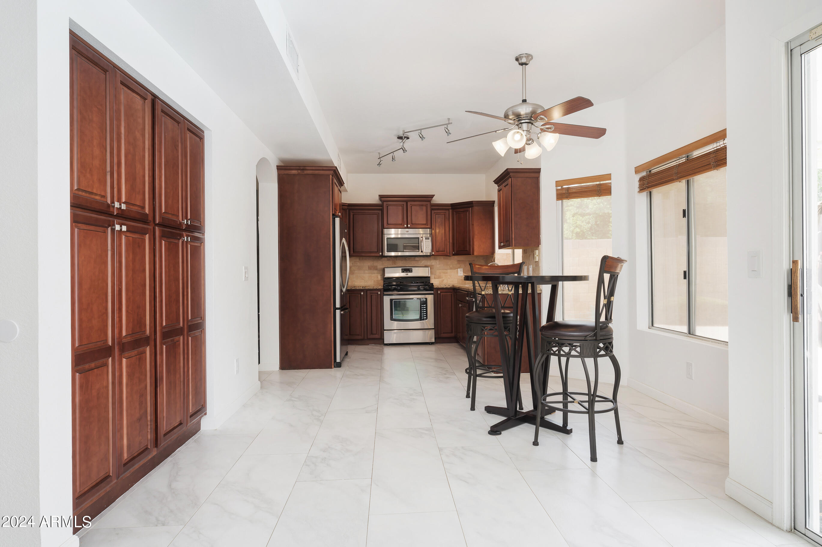 1120 E ARTESIAN Way