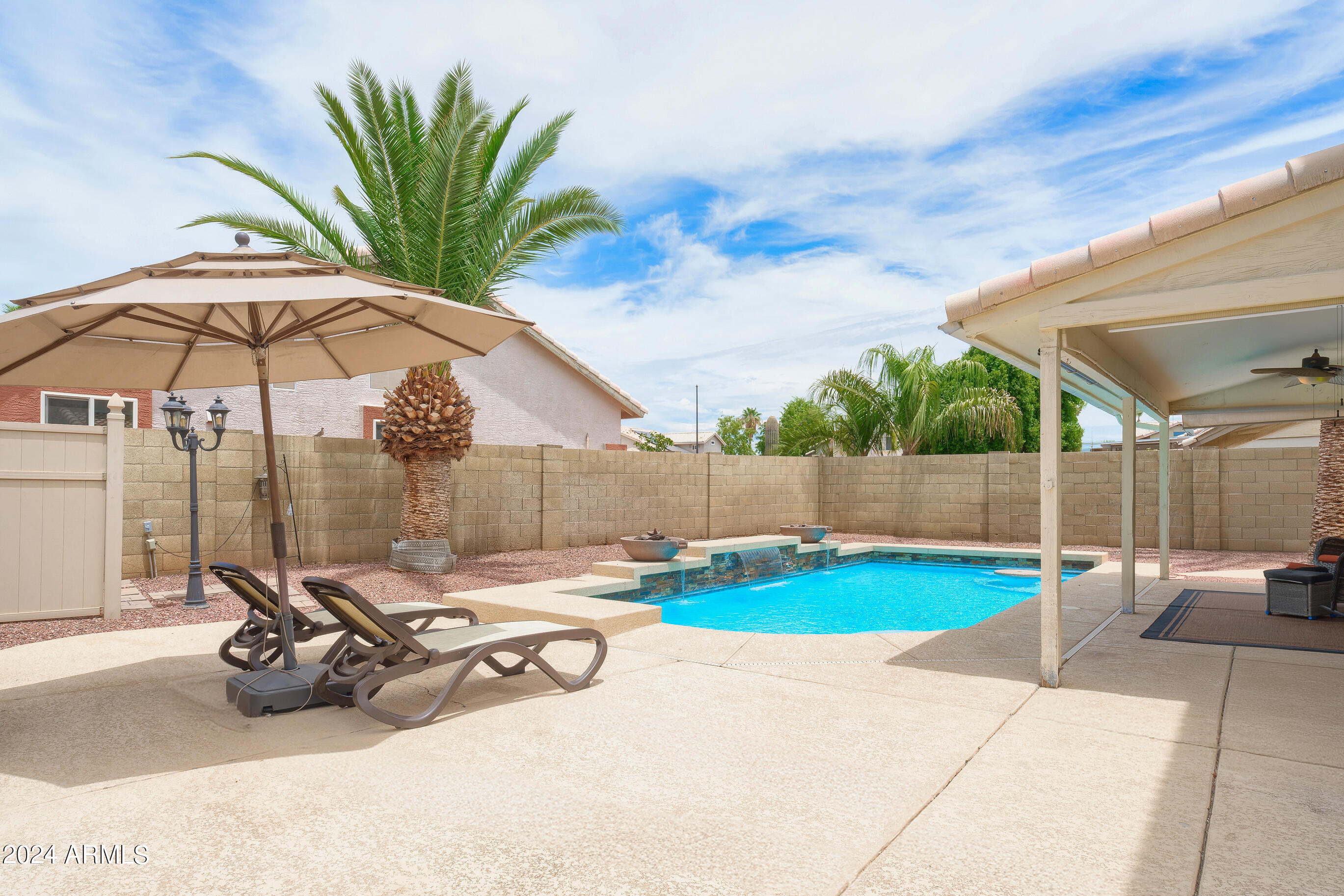1120 E ARTESIAN Way