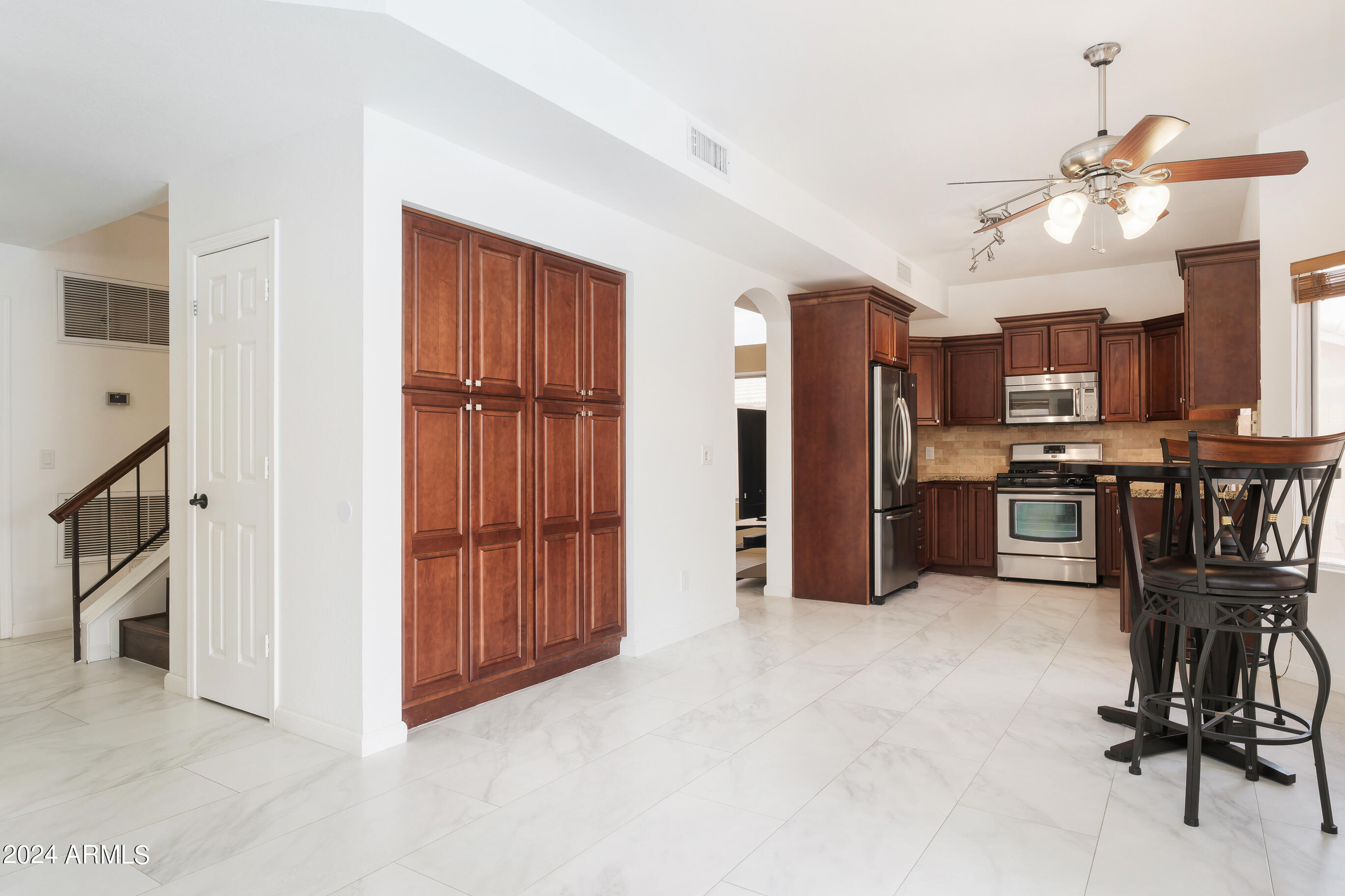 1120 E ARTESIAN Way