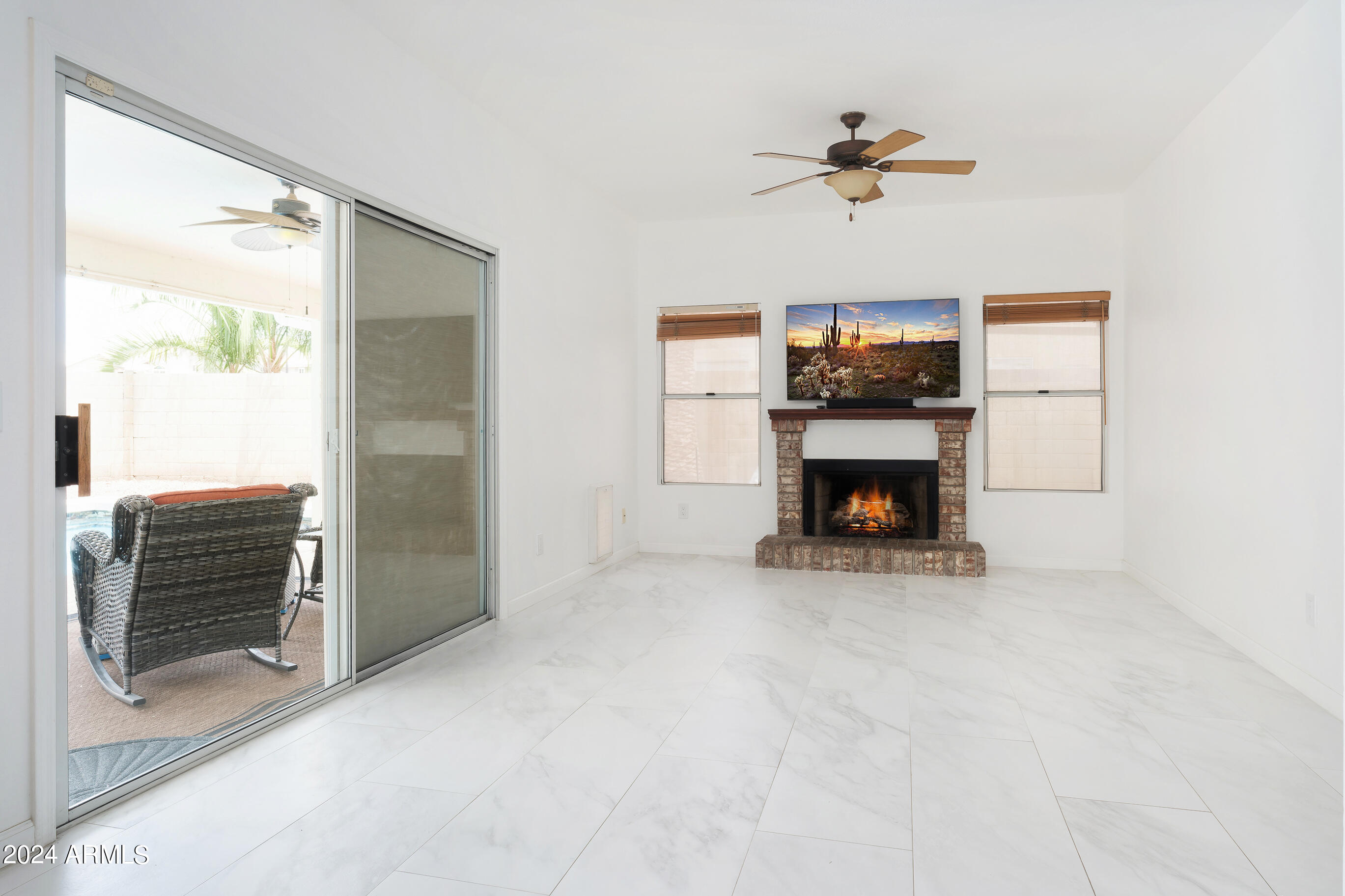 1120 E ARTESIAN Way