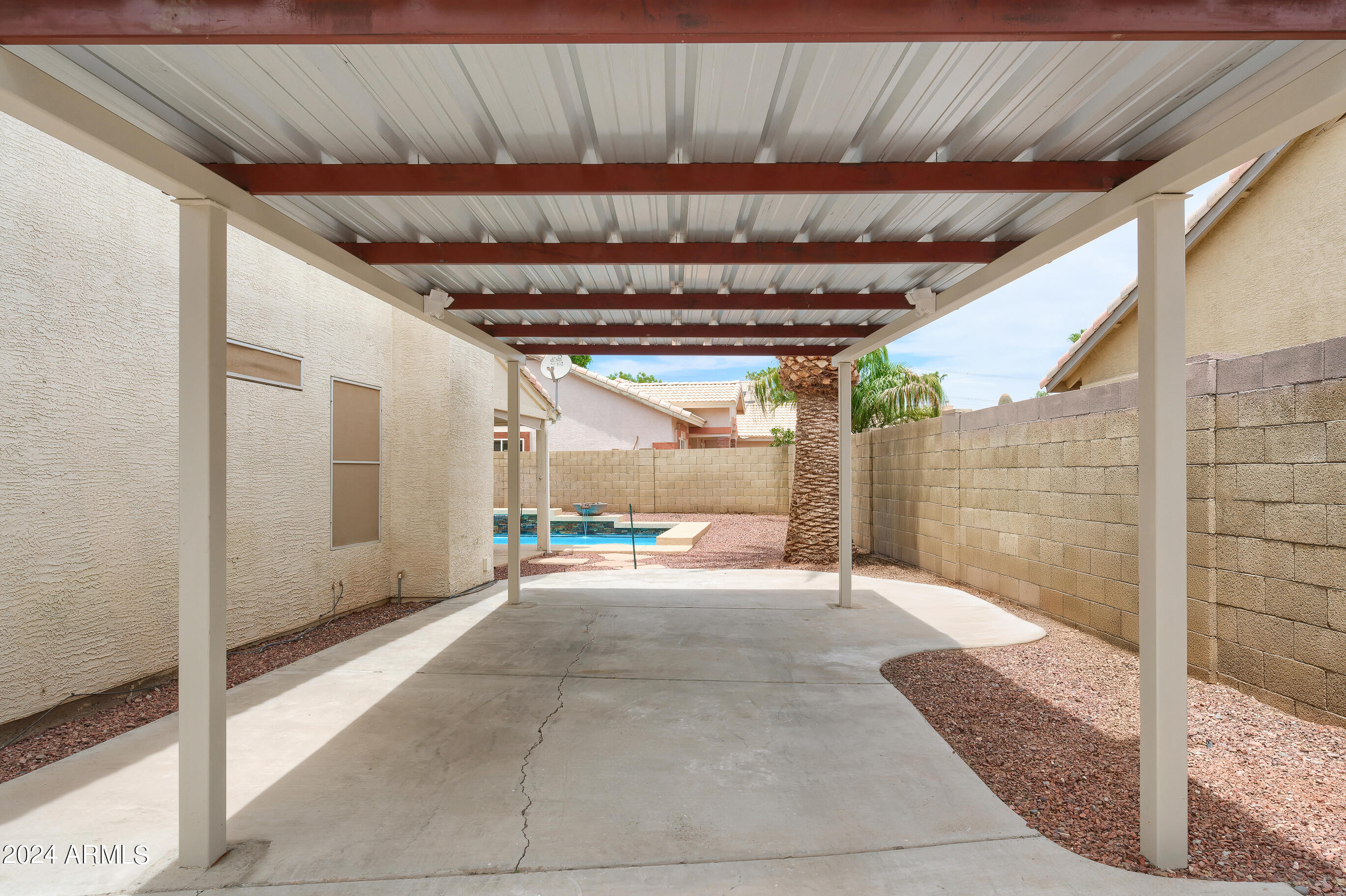 1120 E ARTESIAN Way