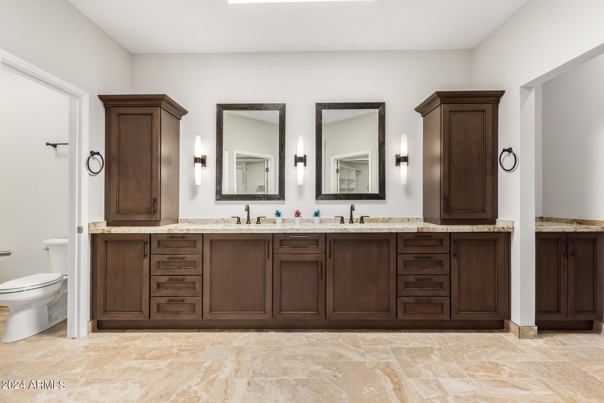 8677 E Via Del Valle