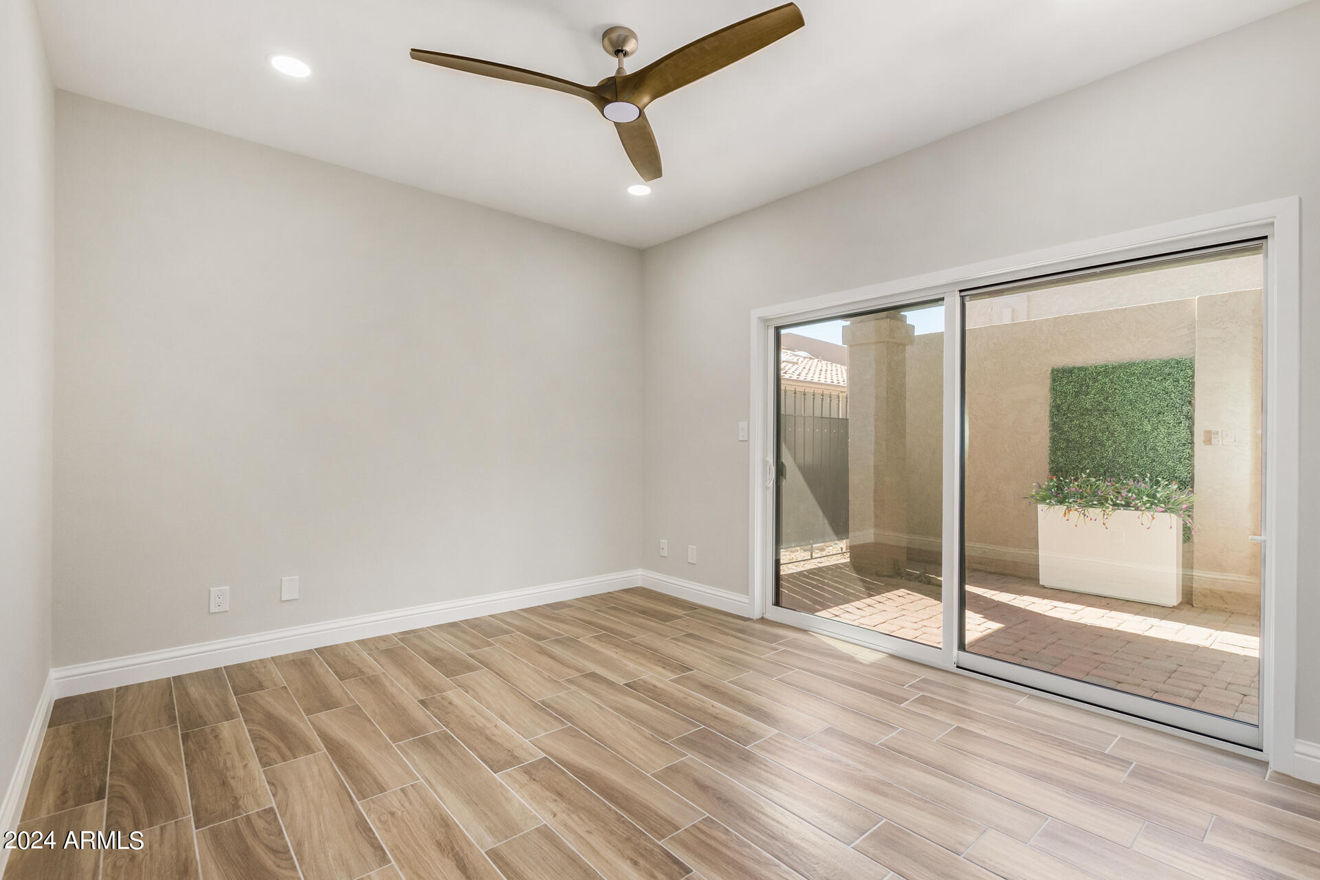 8677 E Via Del Valle