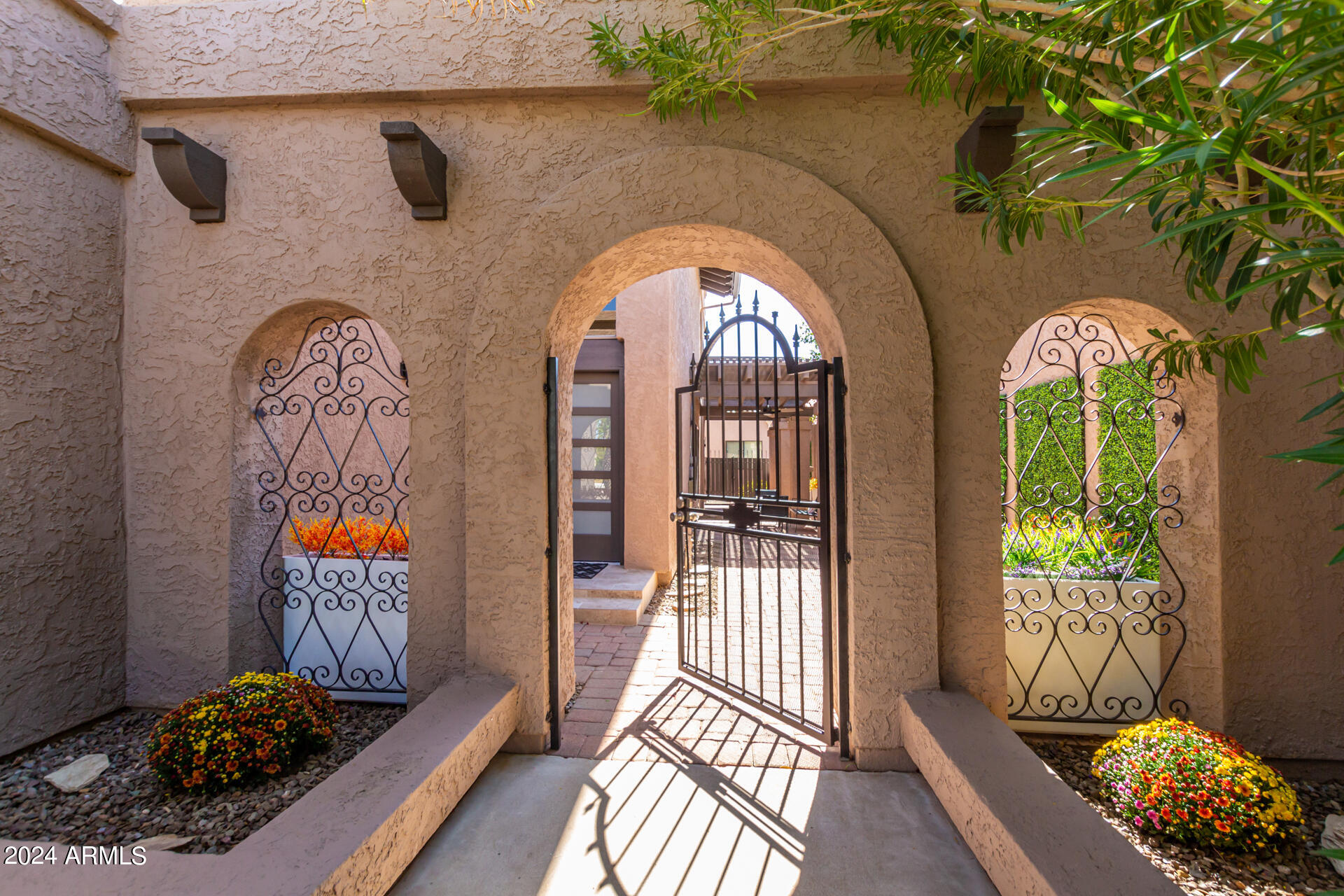 8677 E Via Del Valle