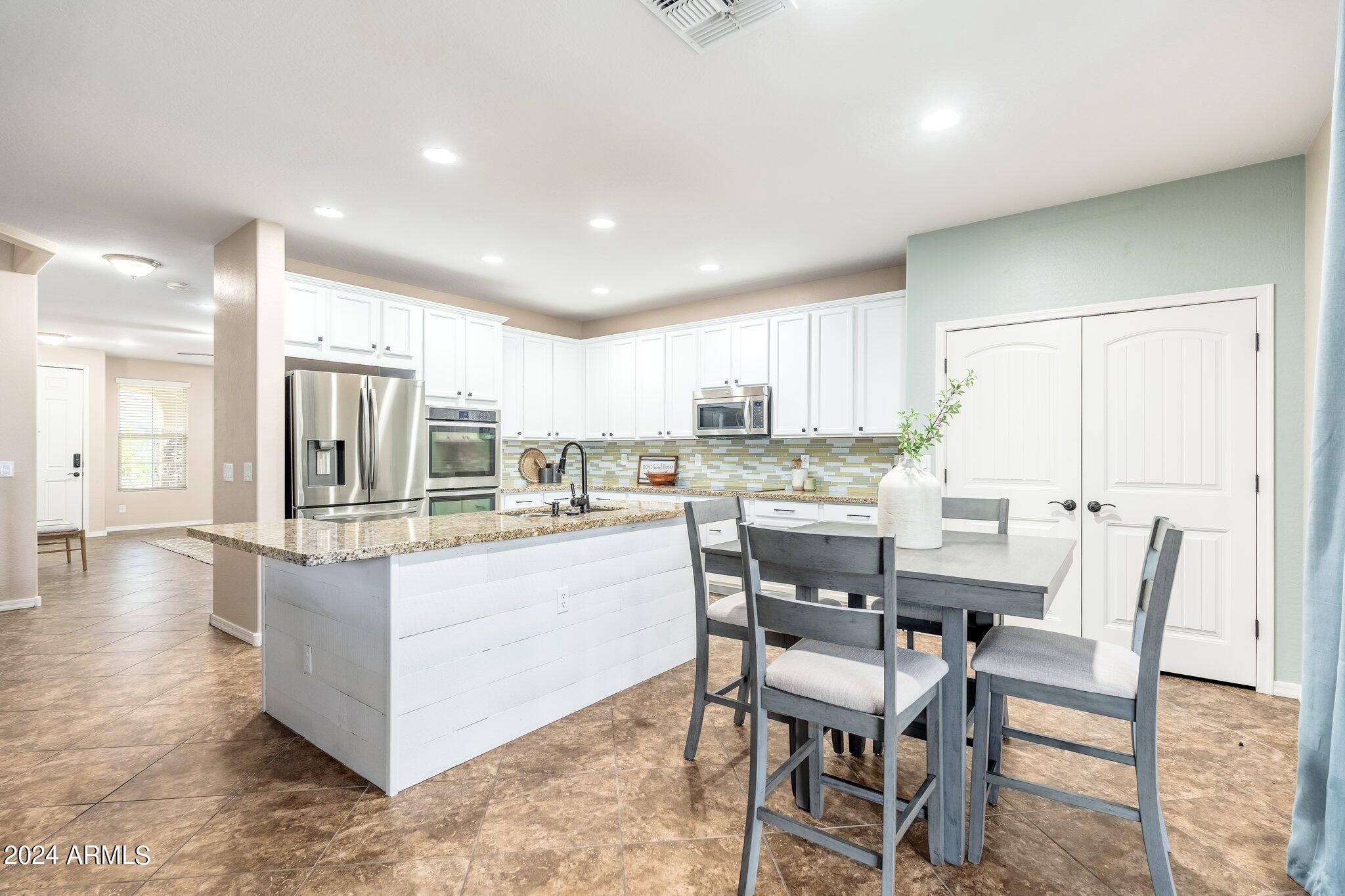 17961 W IVY Lane