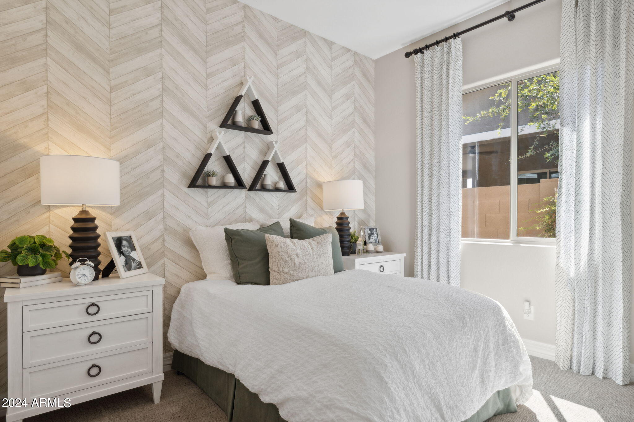 20141 W MONTECITO Avenue