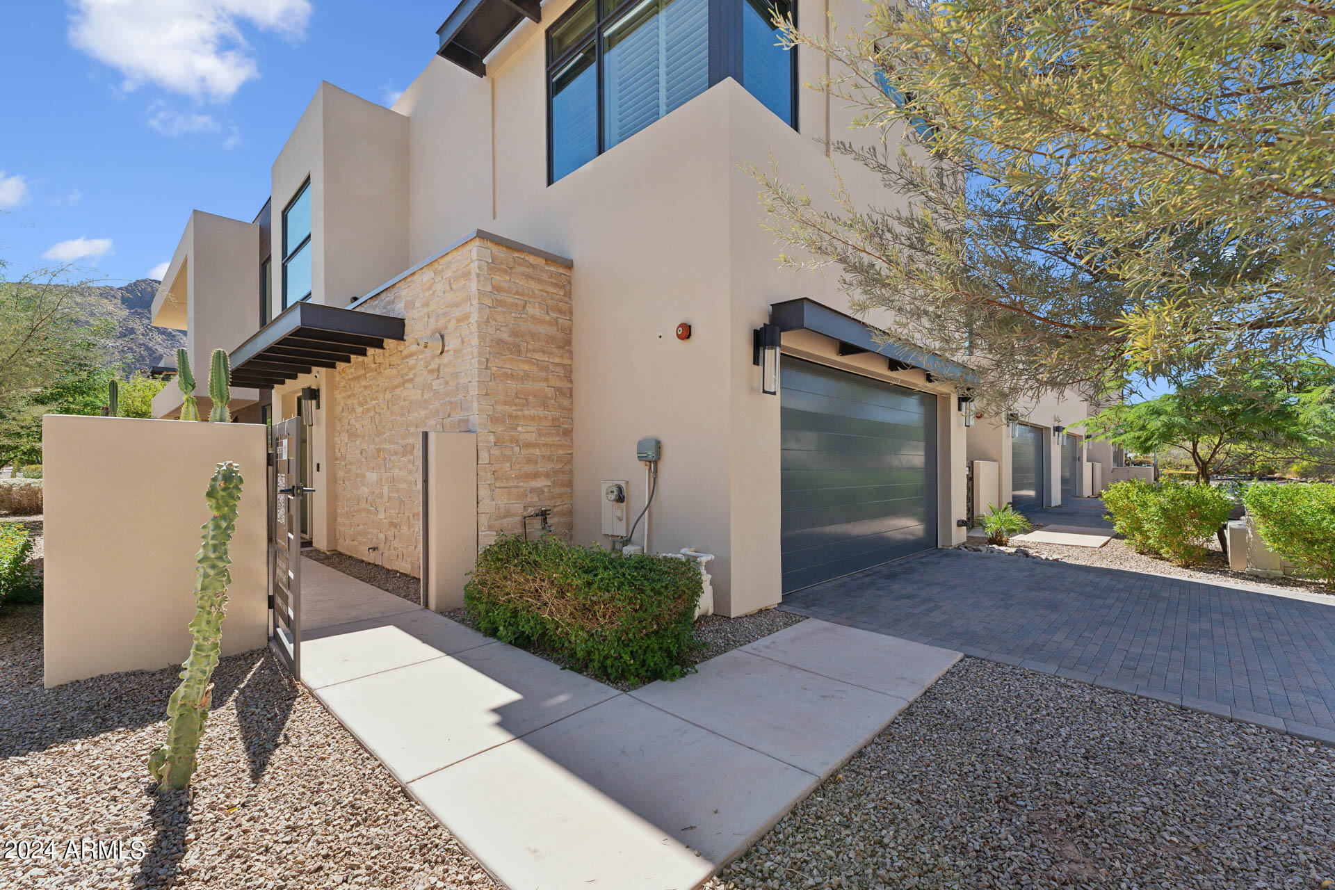 5593 E EDWARD Lane
