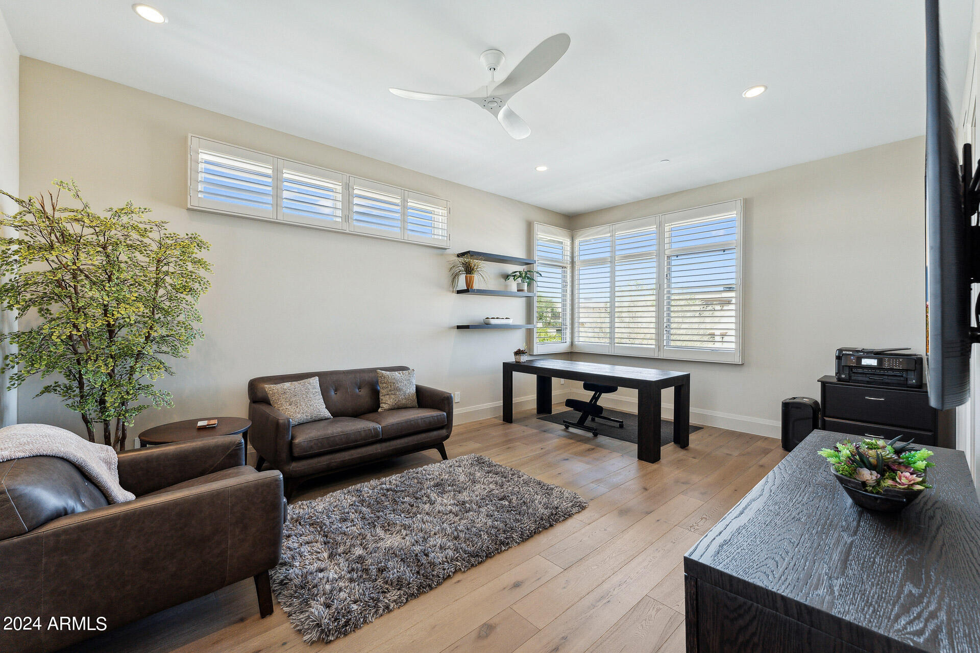 5593 E EDWARD Lane