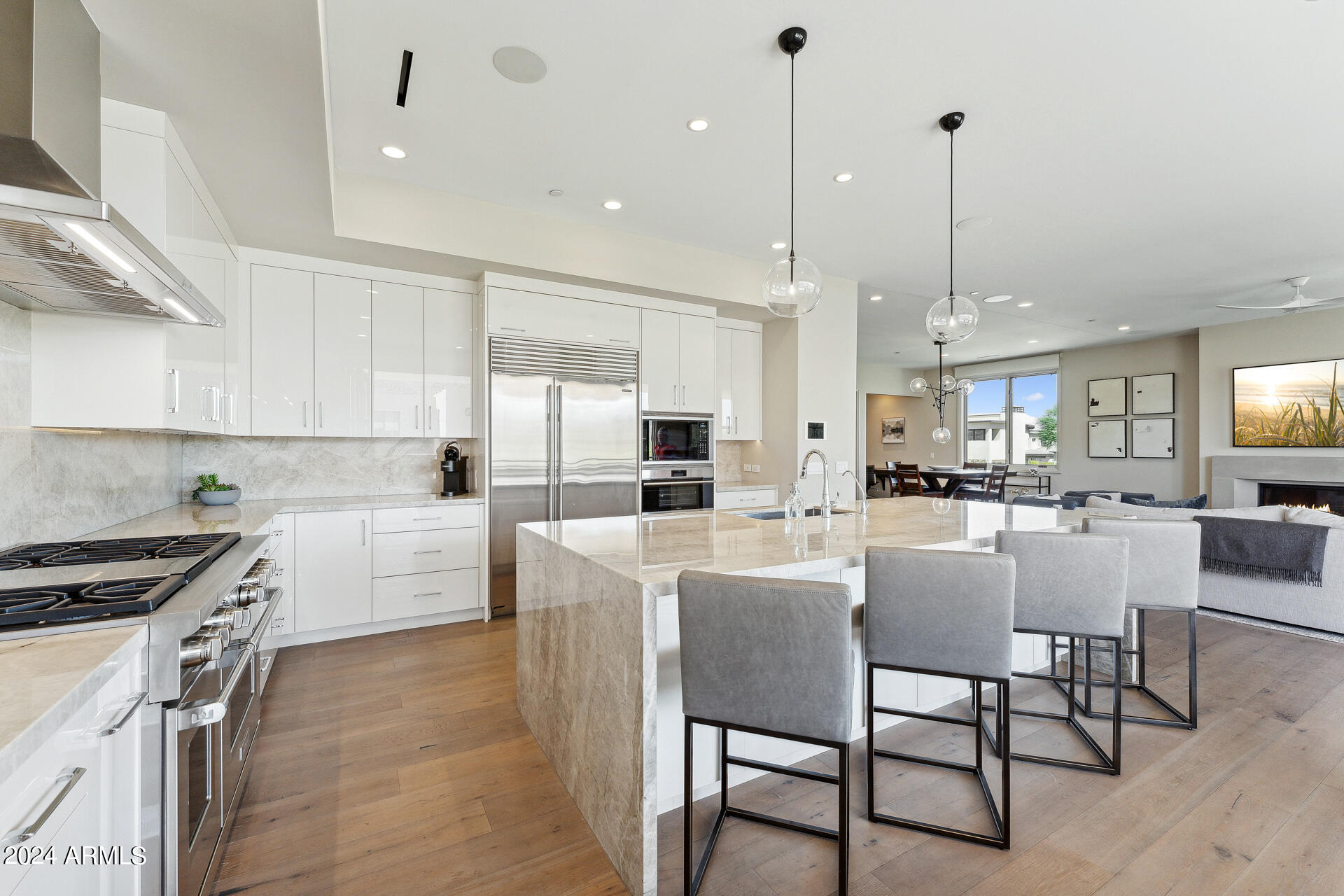 5593 E EDWARD Lane